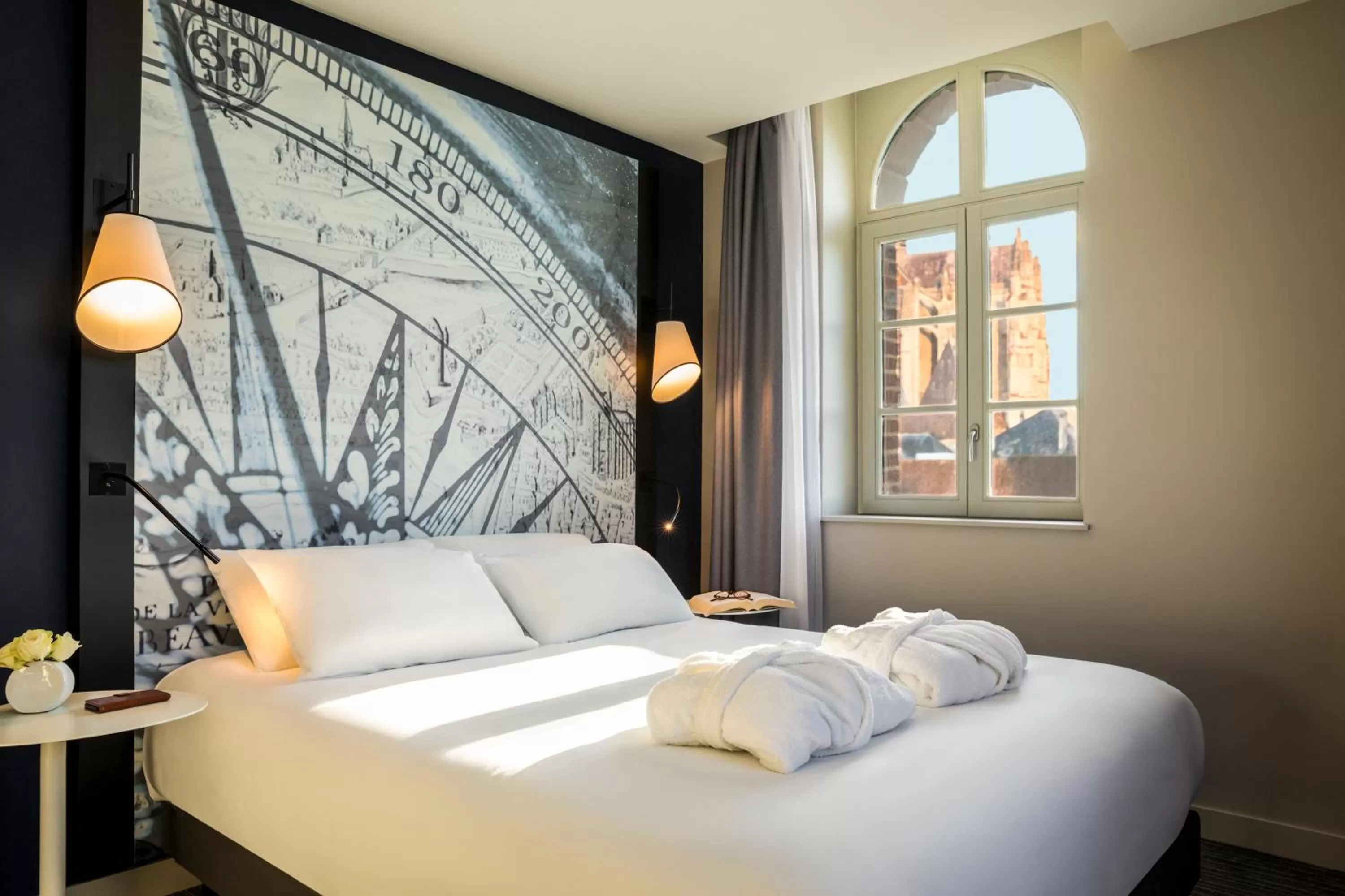 Bed in Mercure Beauvais Centre Cathédrale