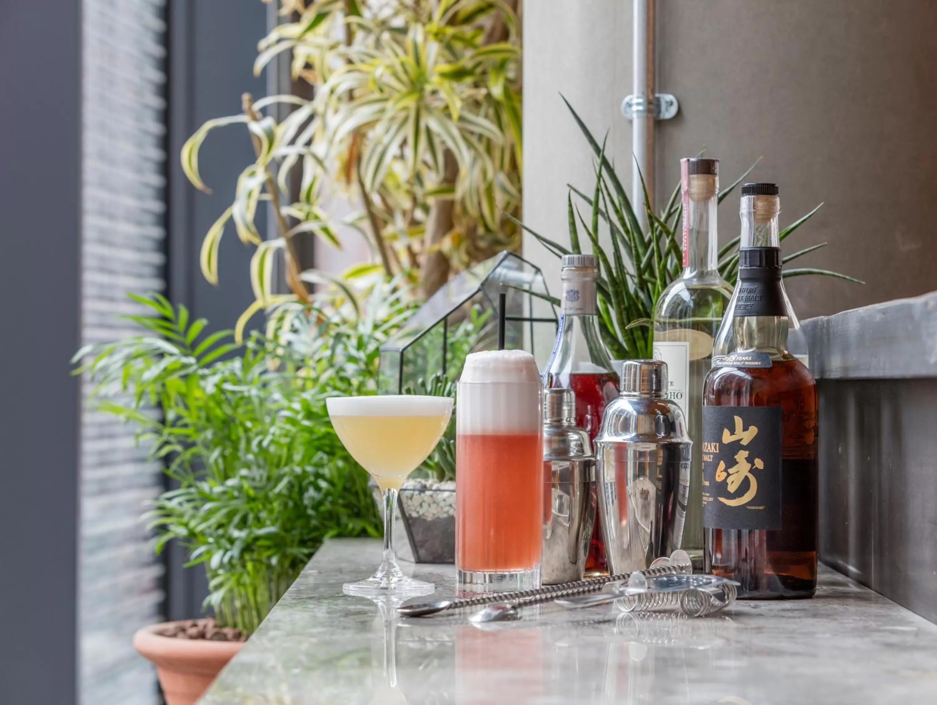 Lounge or bar in Leman Locke