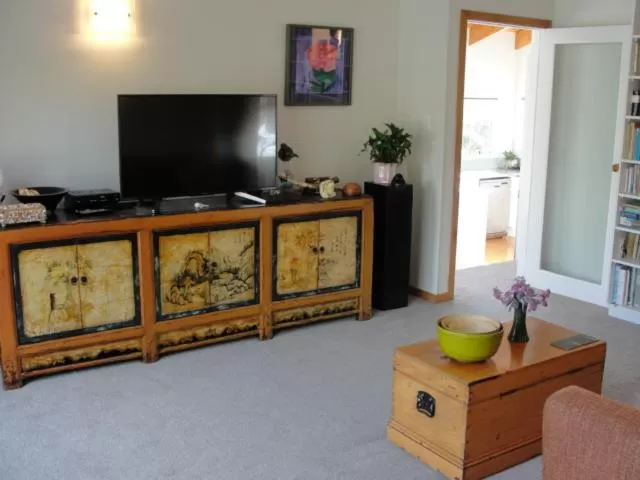 Communal lounge/ TV room, TV/Entertainment Center in Leigh Panorama B&B