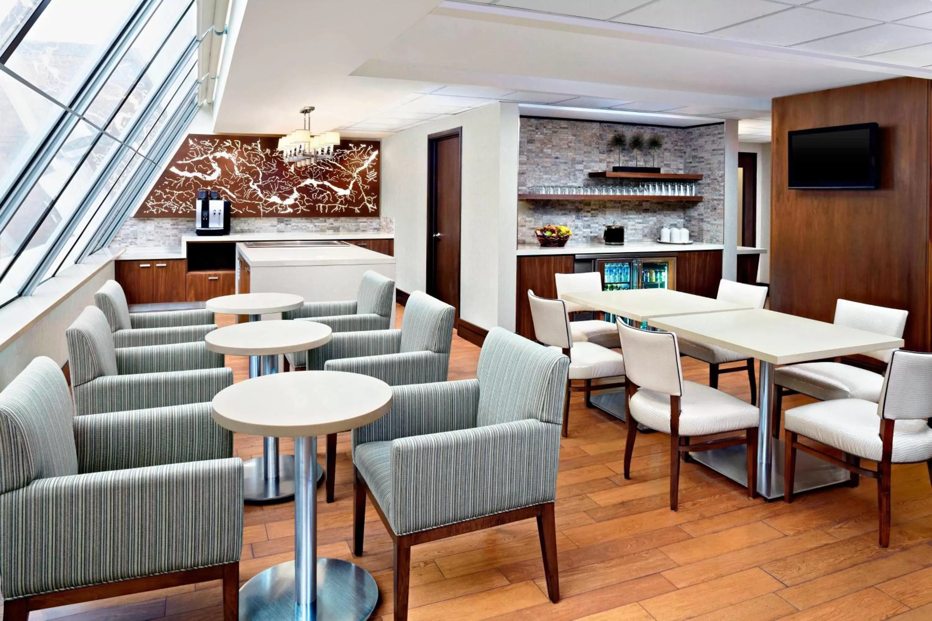 Lounge or bar in Sheraton Ottawa Hotel