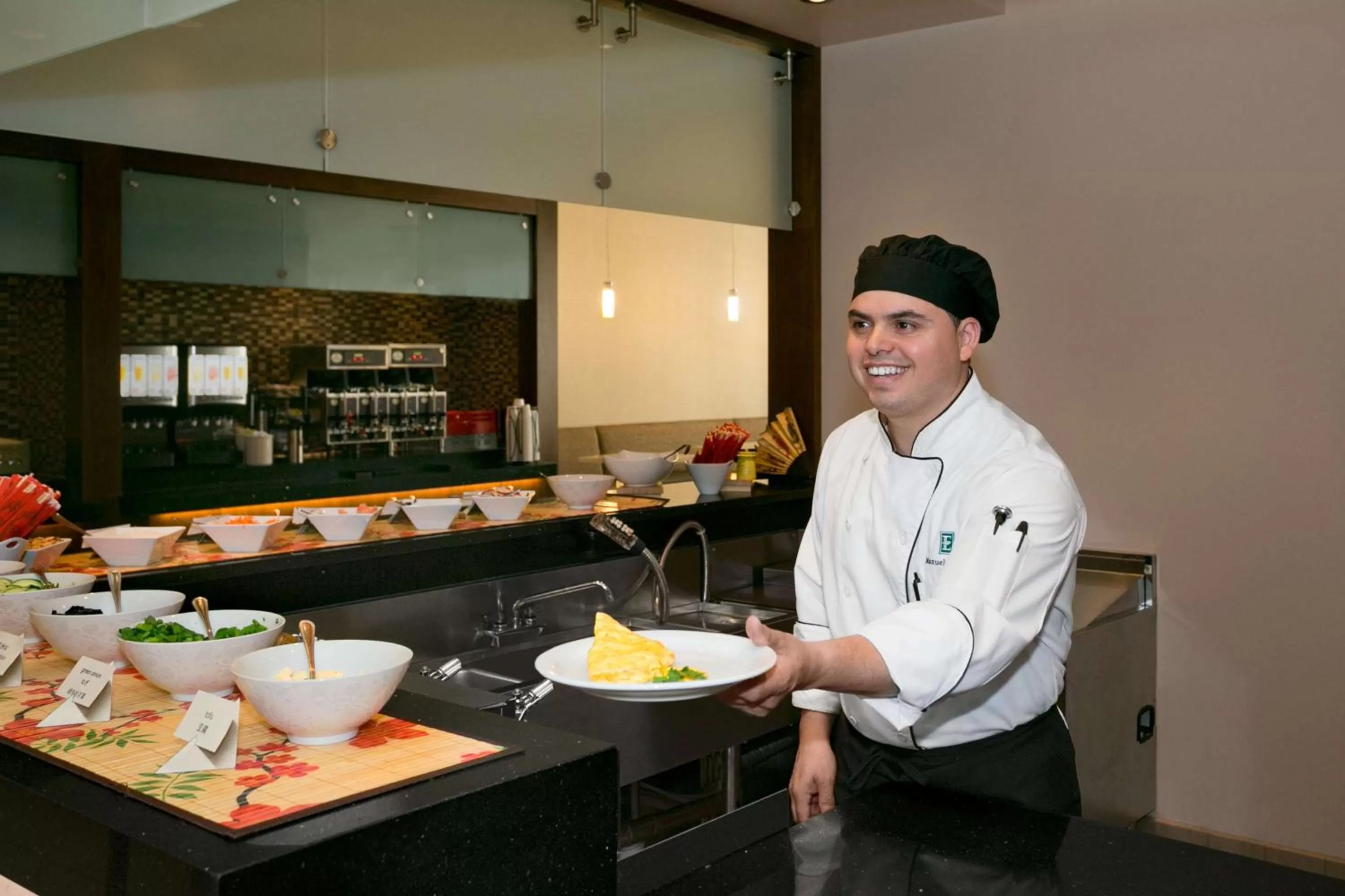 Dining area in Embassy Suites Chicago - Downtown River North