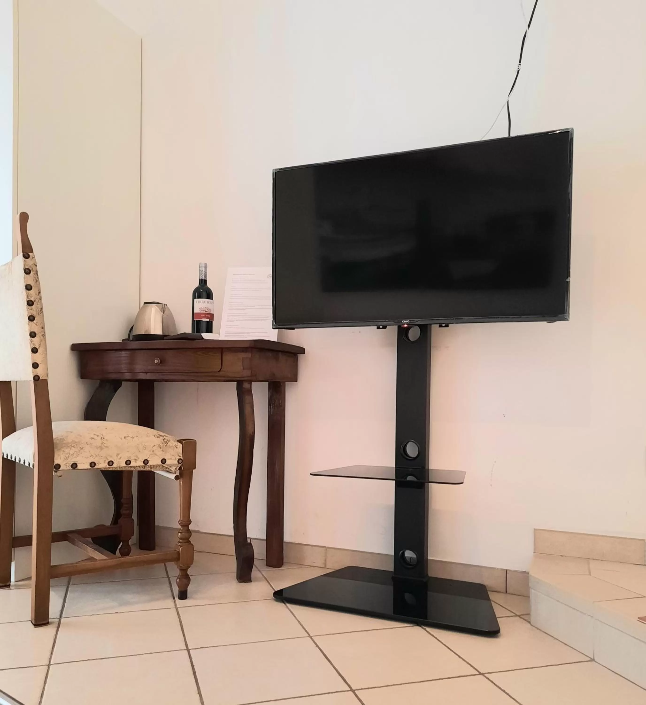 TV and multimedia in Santi e Saraceni Rooms