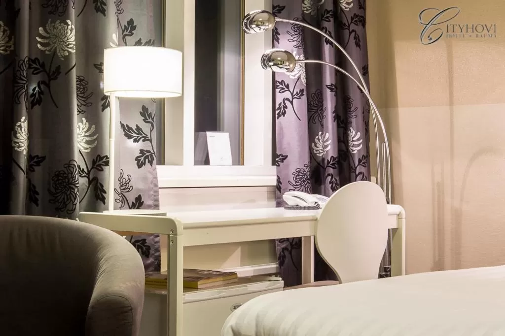 Seating area, Bed in Hotel CityHovi