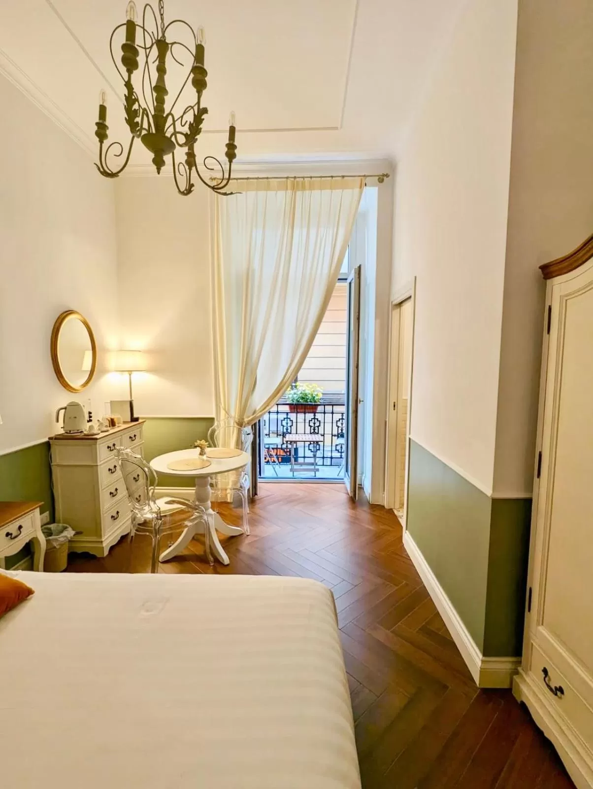 Balcony/Terrace, Bed in Macchiato Suites Boutique Guest House