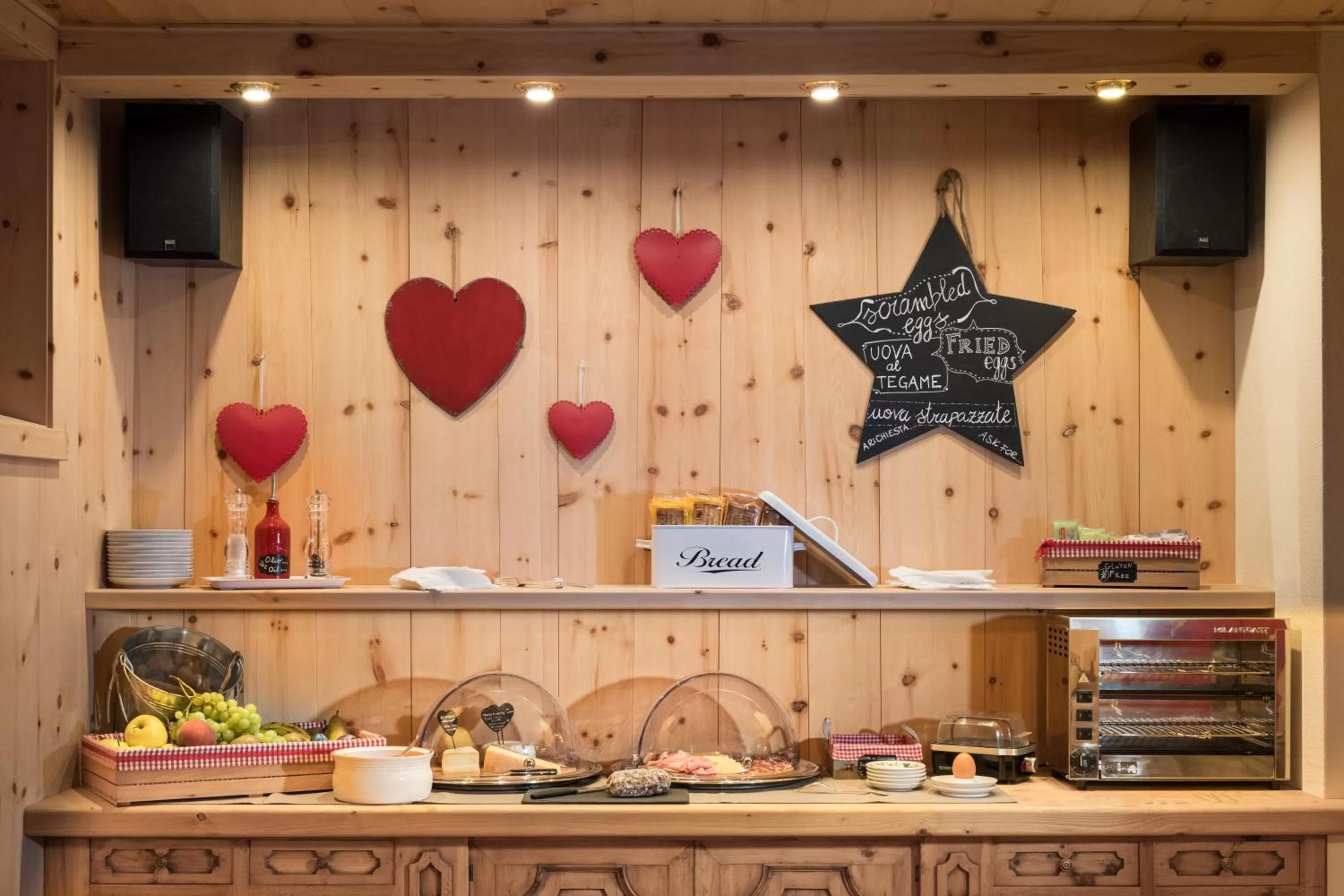 Continental breakfast in Meublè Garnì Della Contea