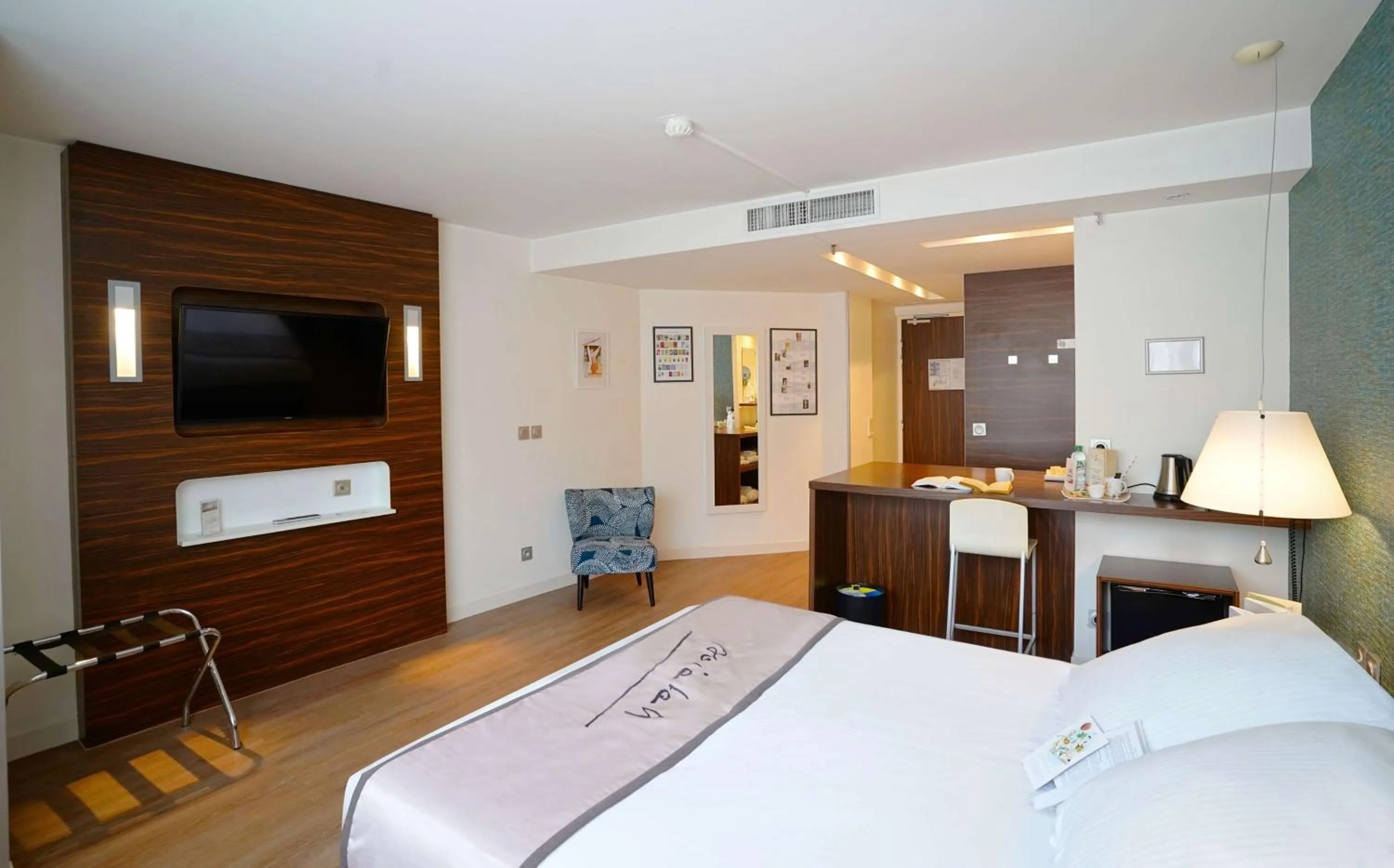 Bedroom, Bed in Hotel Litteraire Alexandre Vialatte, BW Signature Collection