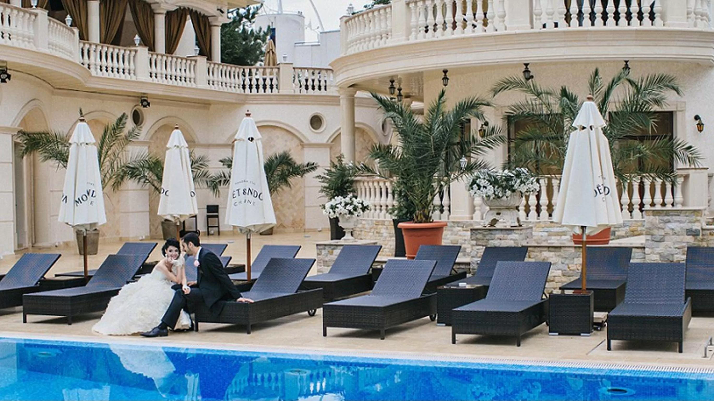 Swimming Pool in Villa le Premier Maestro