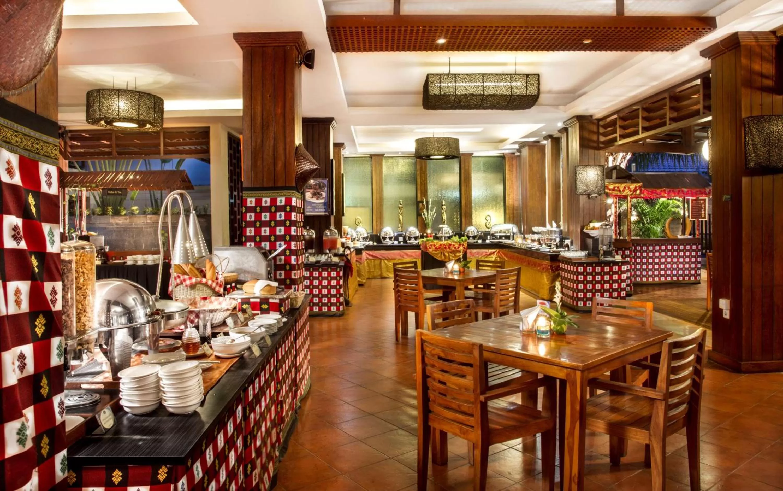 Restaurant/places to eat in Best Western Kuta Villa