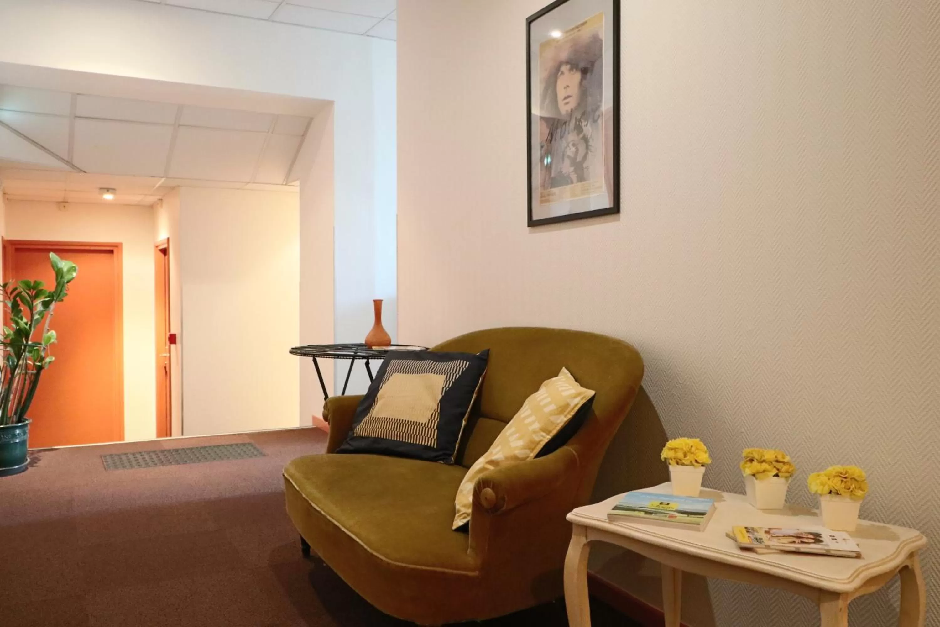 Seating area in Logis-Hôtel des Oliviers