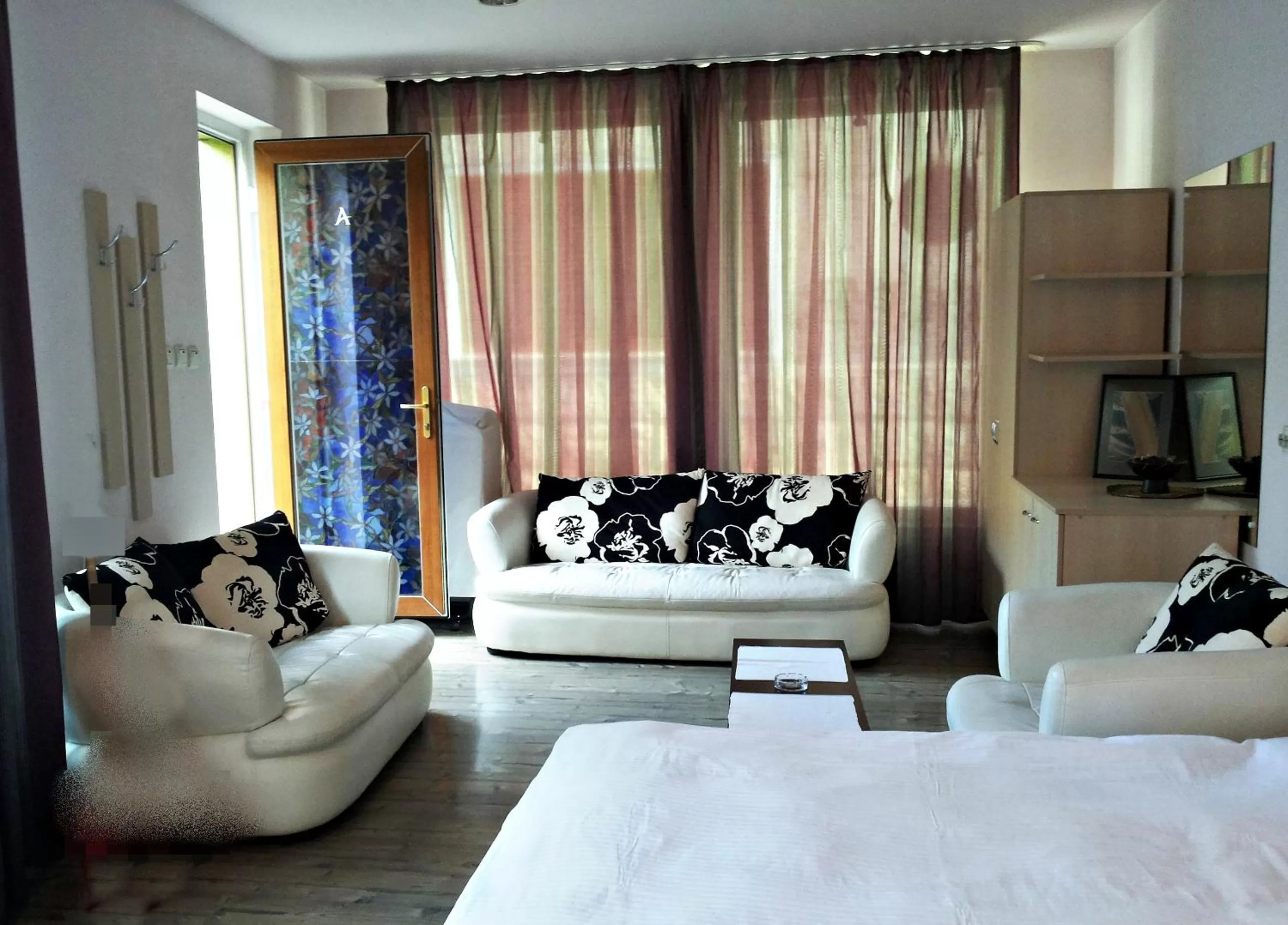 Photo of the whole room, Seating Area in Lucas 10 Apartments