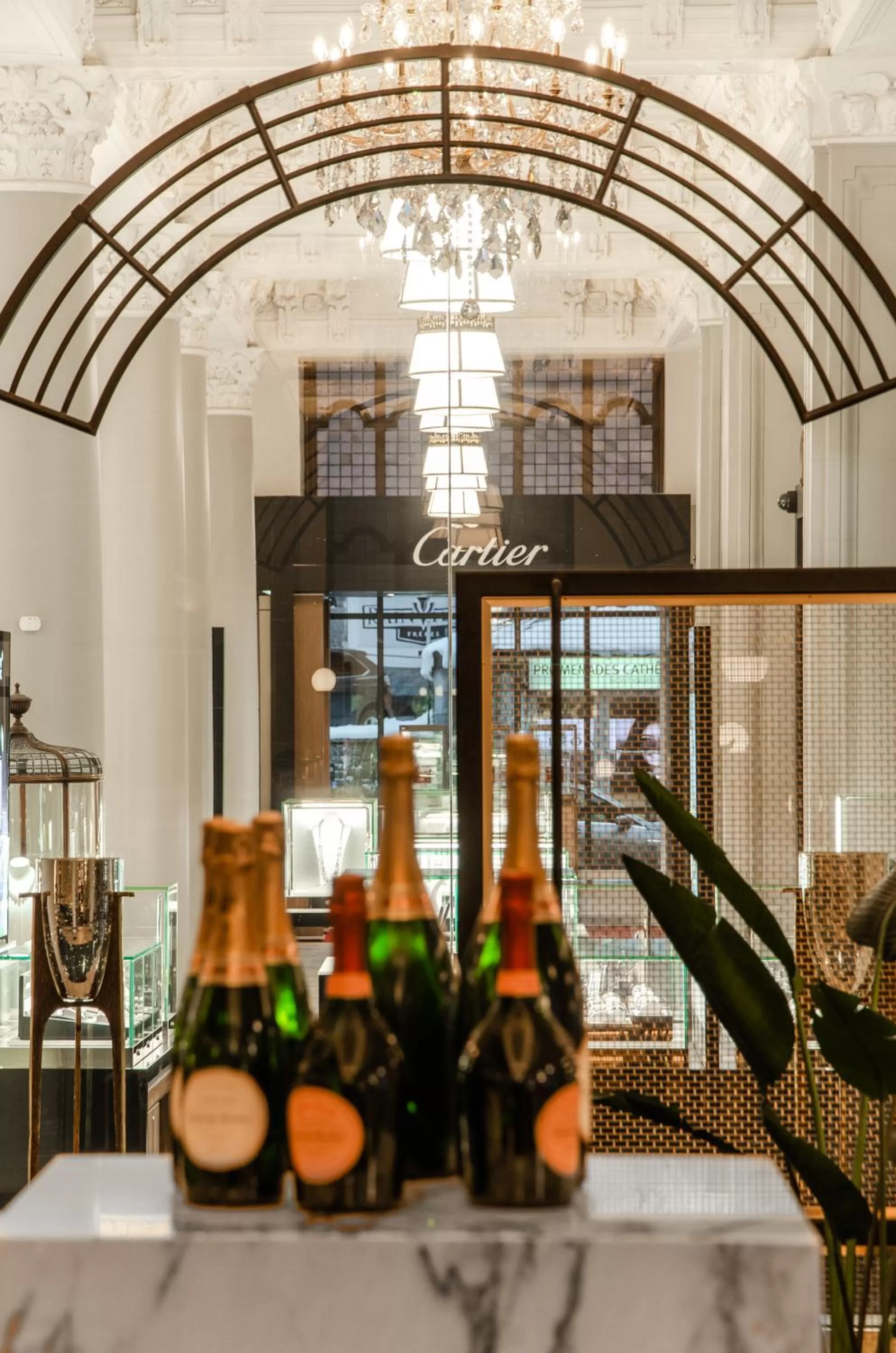 Restaurant/places to eat in Hôtel Birks Montréal