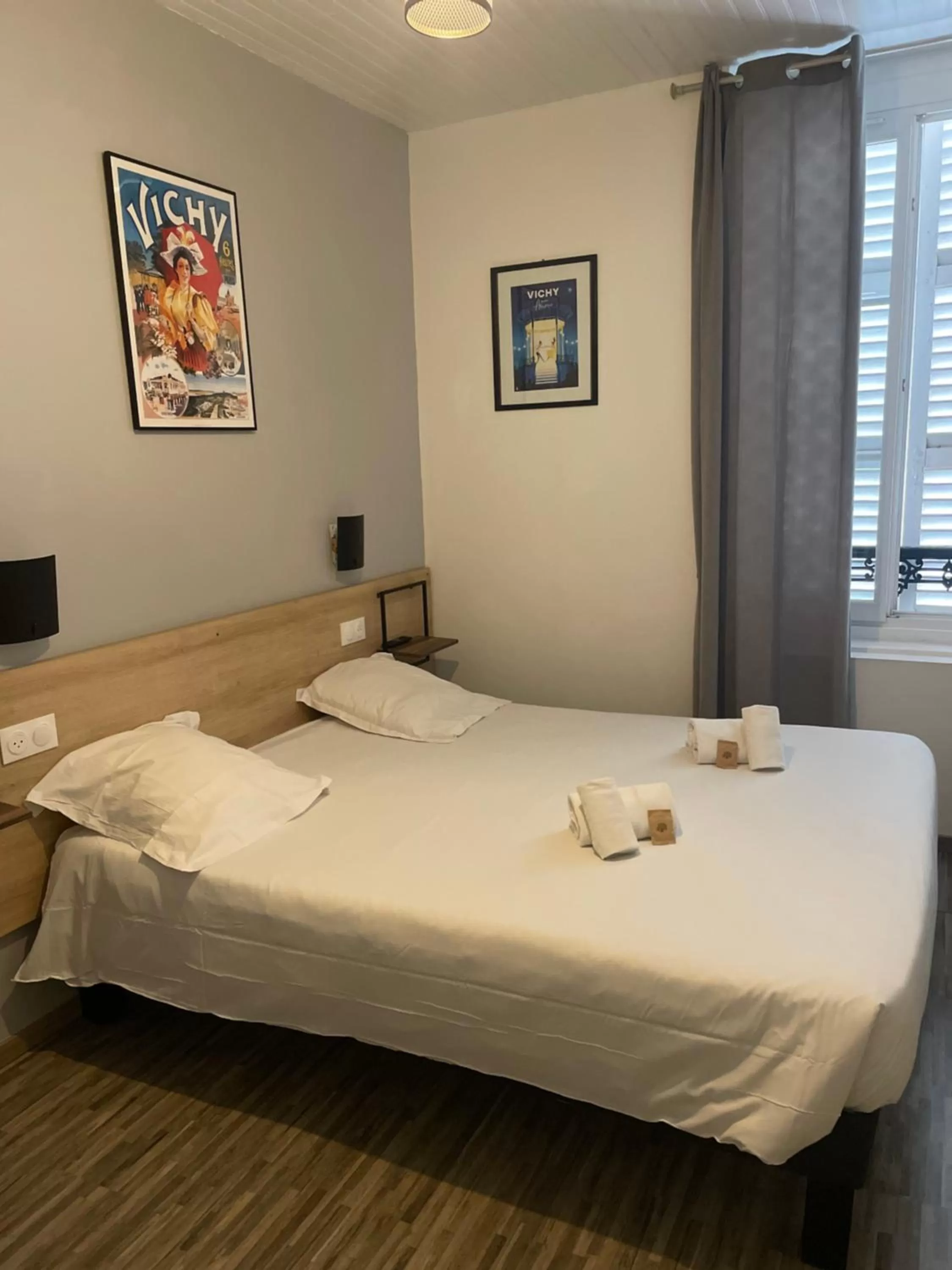 Bed in Hôtel & Restaurant Le Patio VICHY