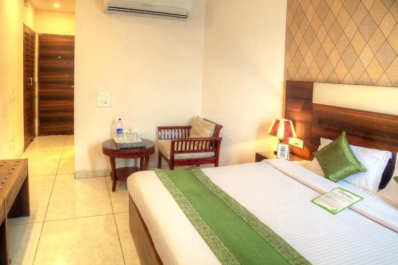 Bedroom, Bed in Hotel Dreamland Chandigarh