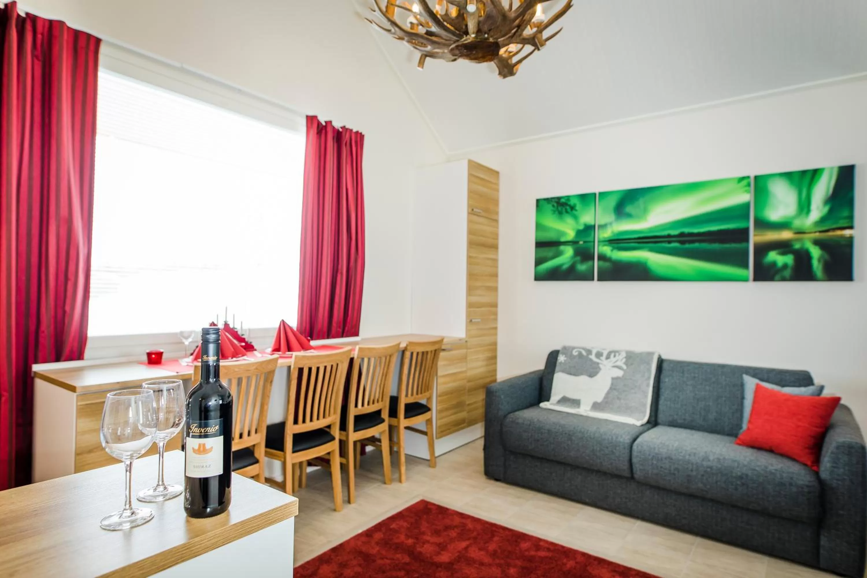 Photo of the whole room in Santa Claus Holiday Village