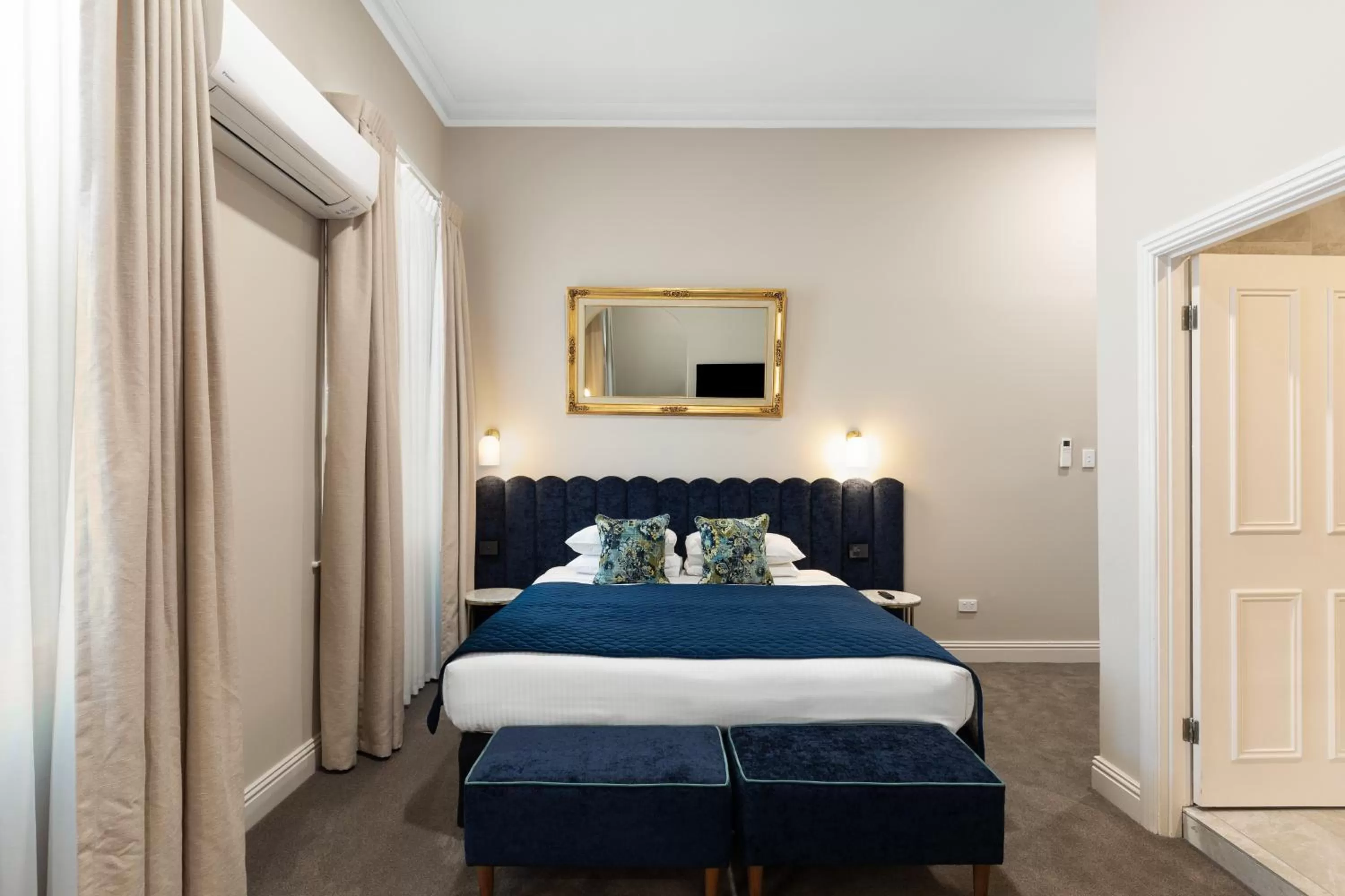 Bed in Mount Gambier Hotel