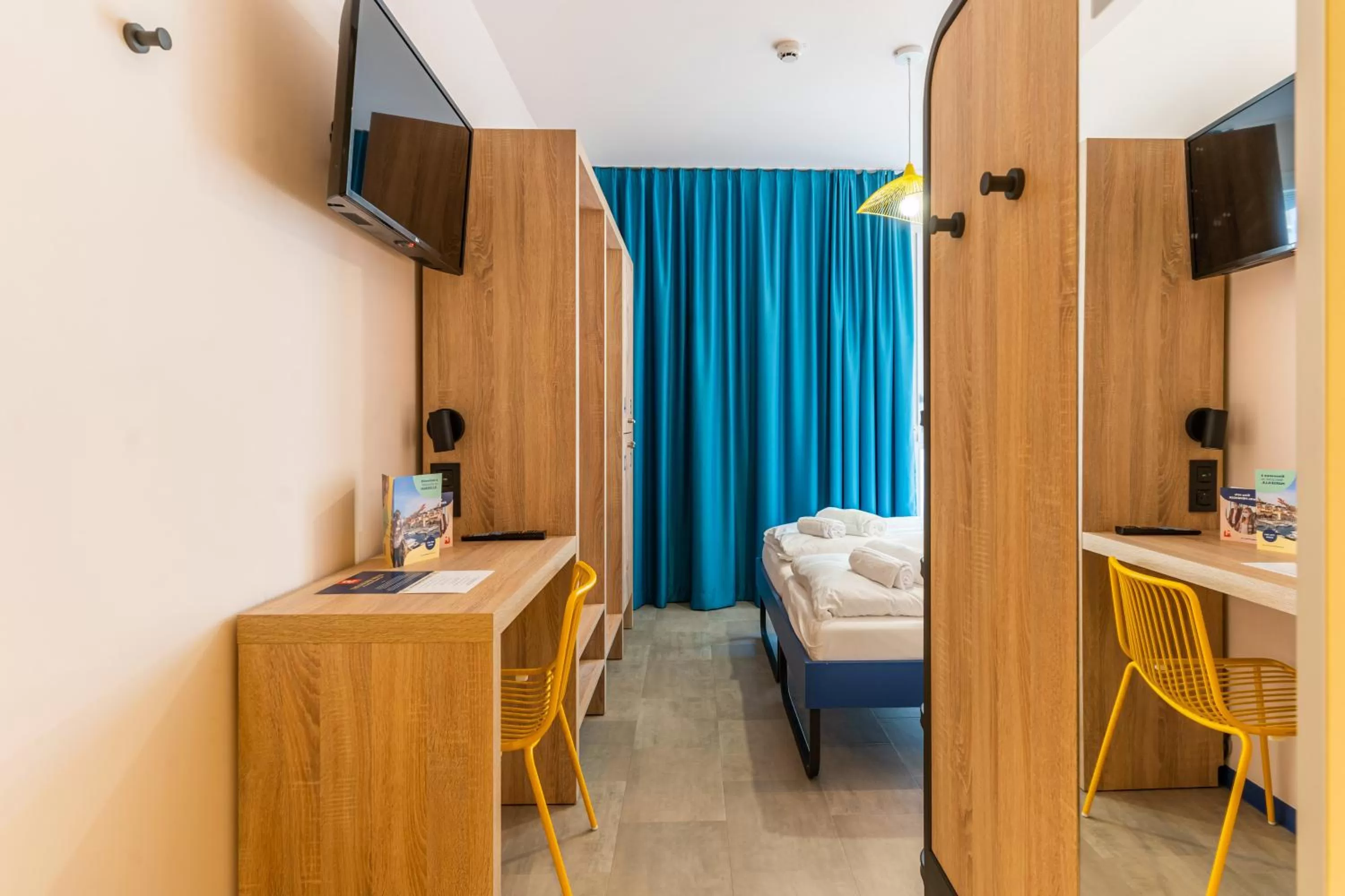 Bedroom, TV/Entertainment Center in MEININGER Marseille Centre la Joliette