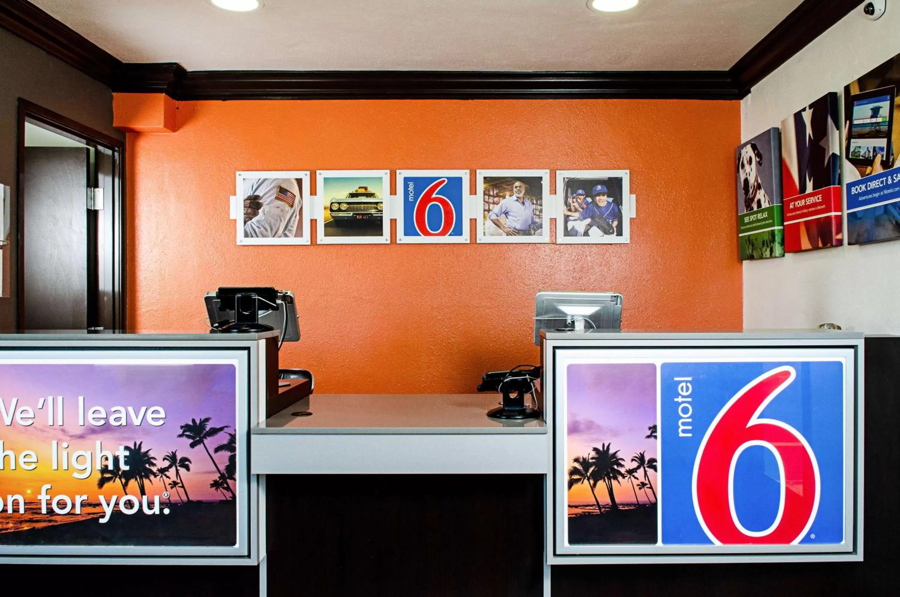Lobby or reception in Motel 6-Modesto, CA - Downtown