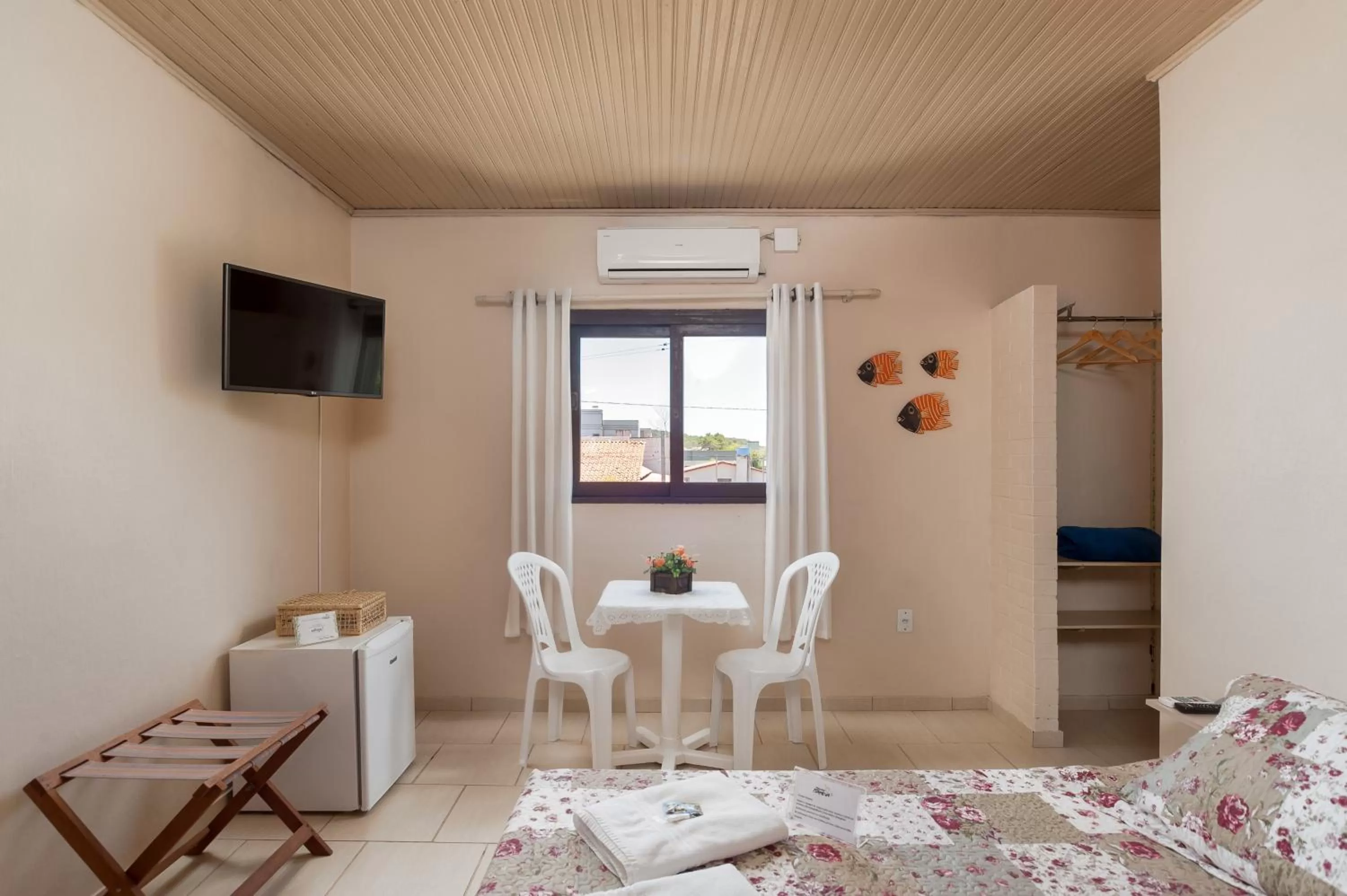 Photo of the whole room, Bed in Pousada Itapeva