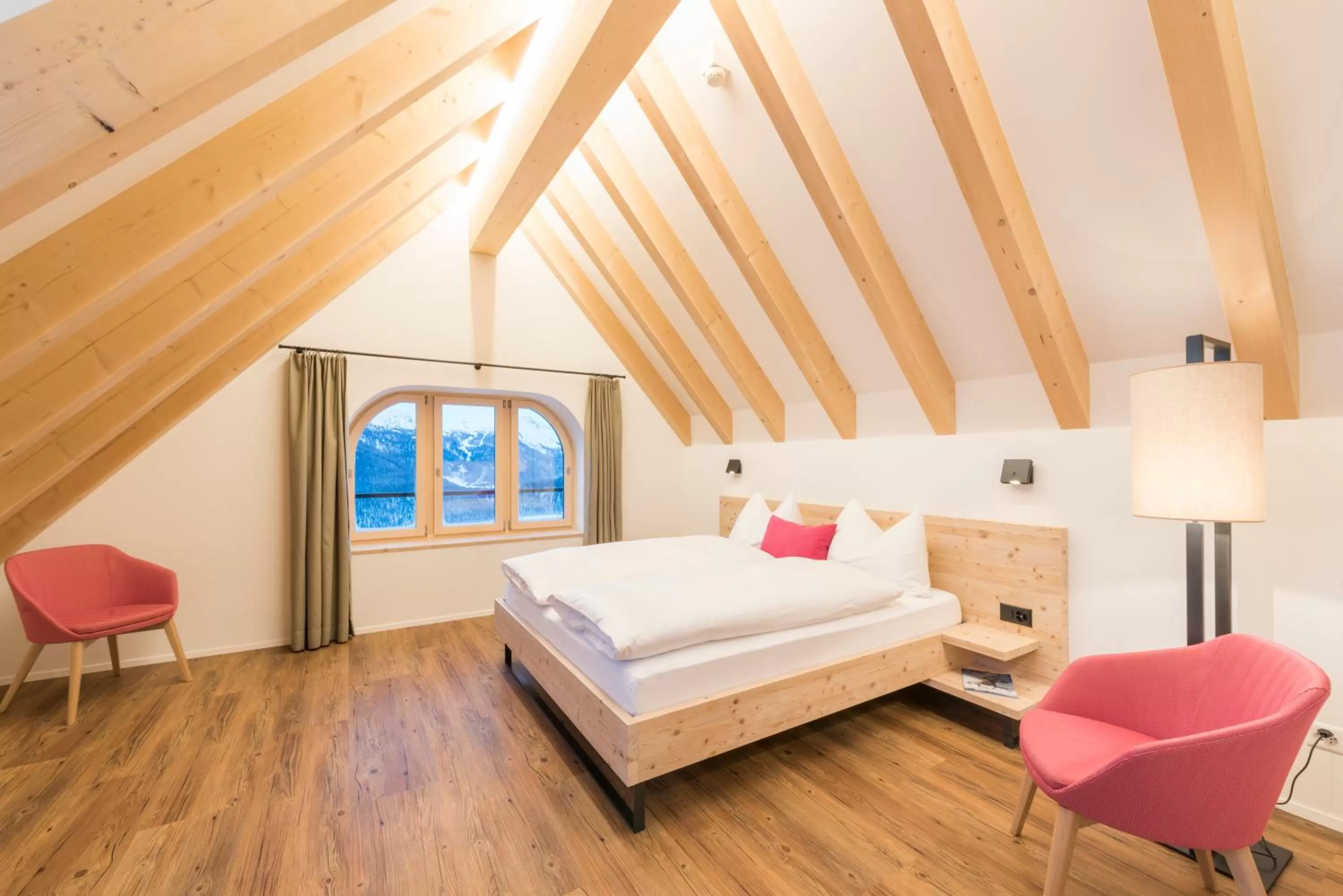 Photo of the whole room, Bed in Berghotel Randolins