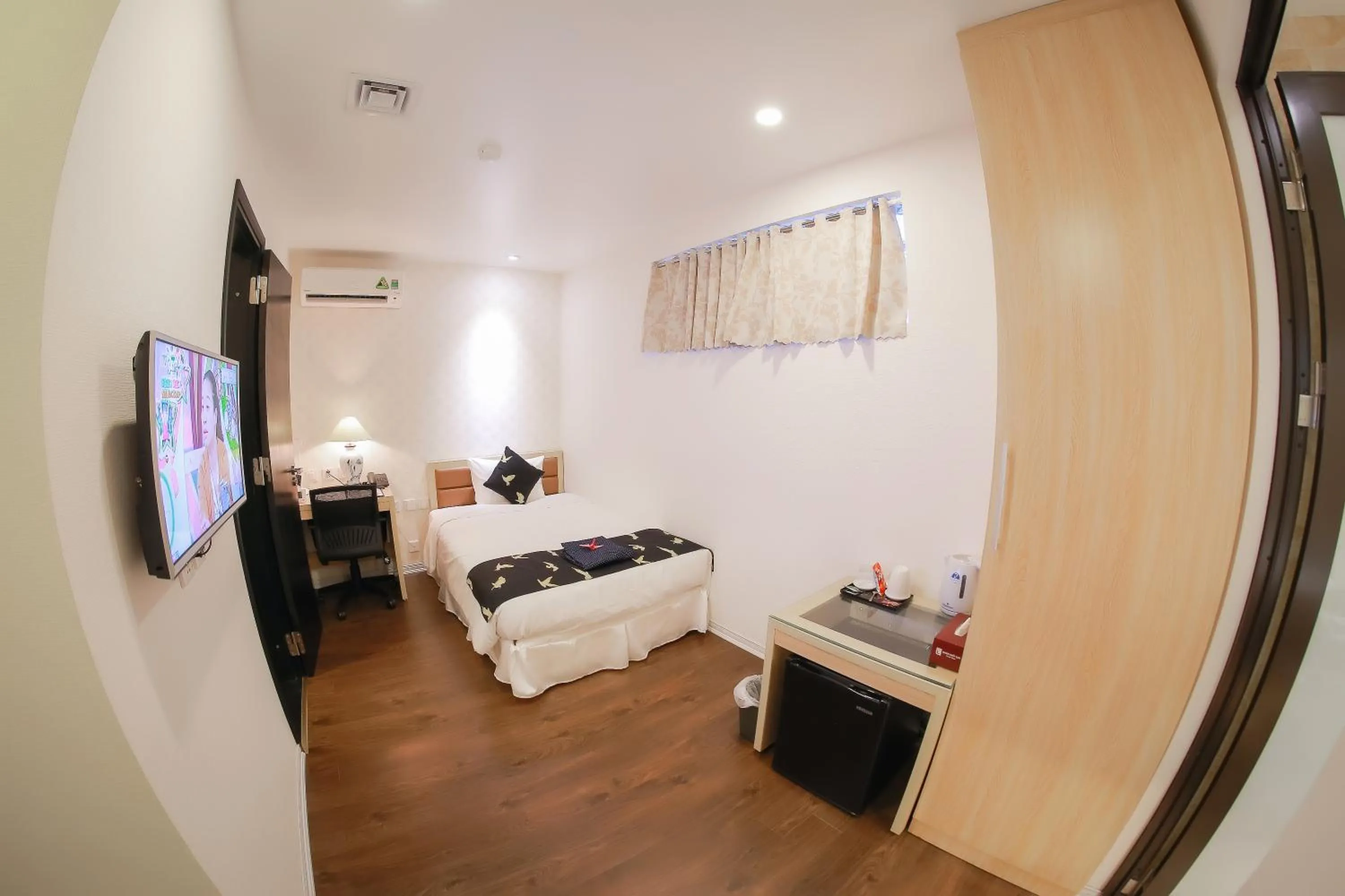 Bed in Momizi Business Hotel