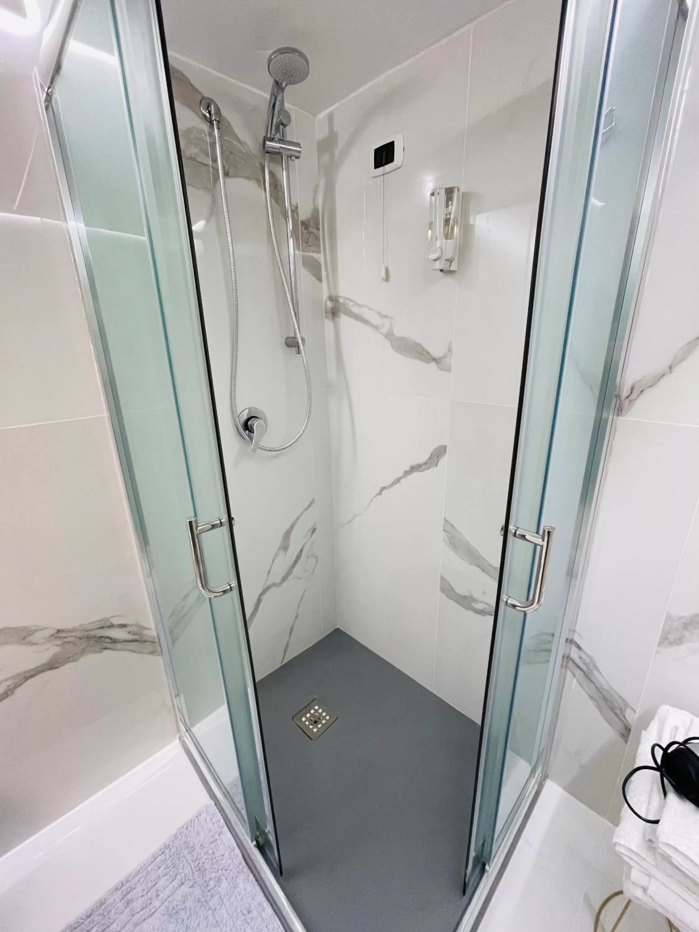 Bathroom in Medina Central