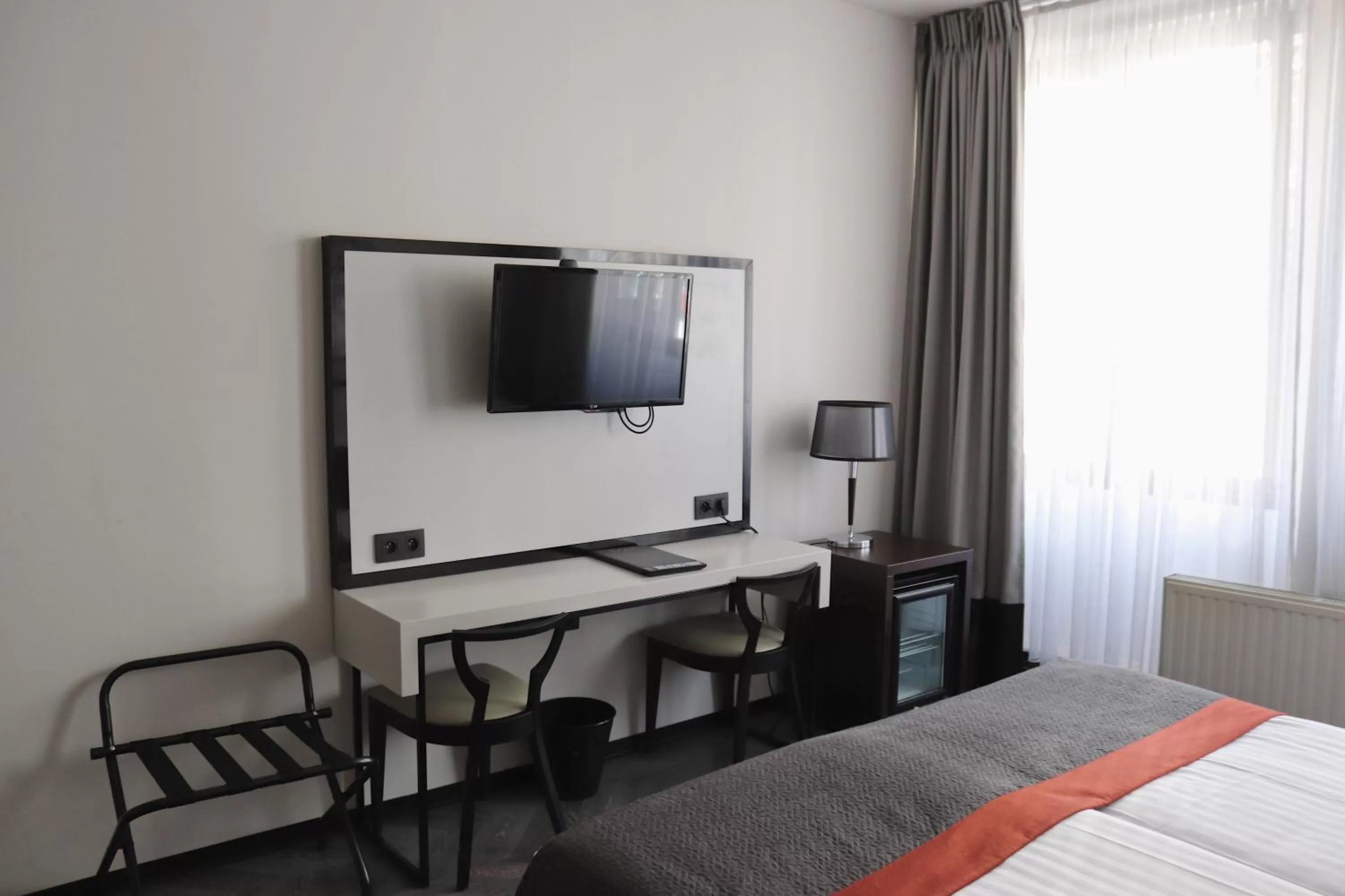 TV and multimedia, Bed in Hotel Floris Arlequin Grand-Place