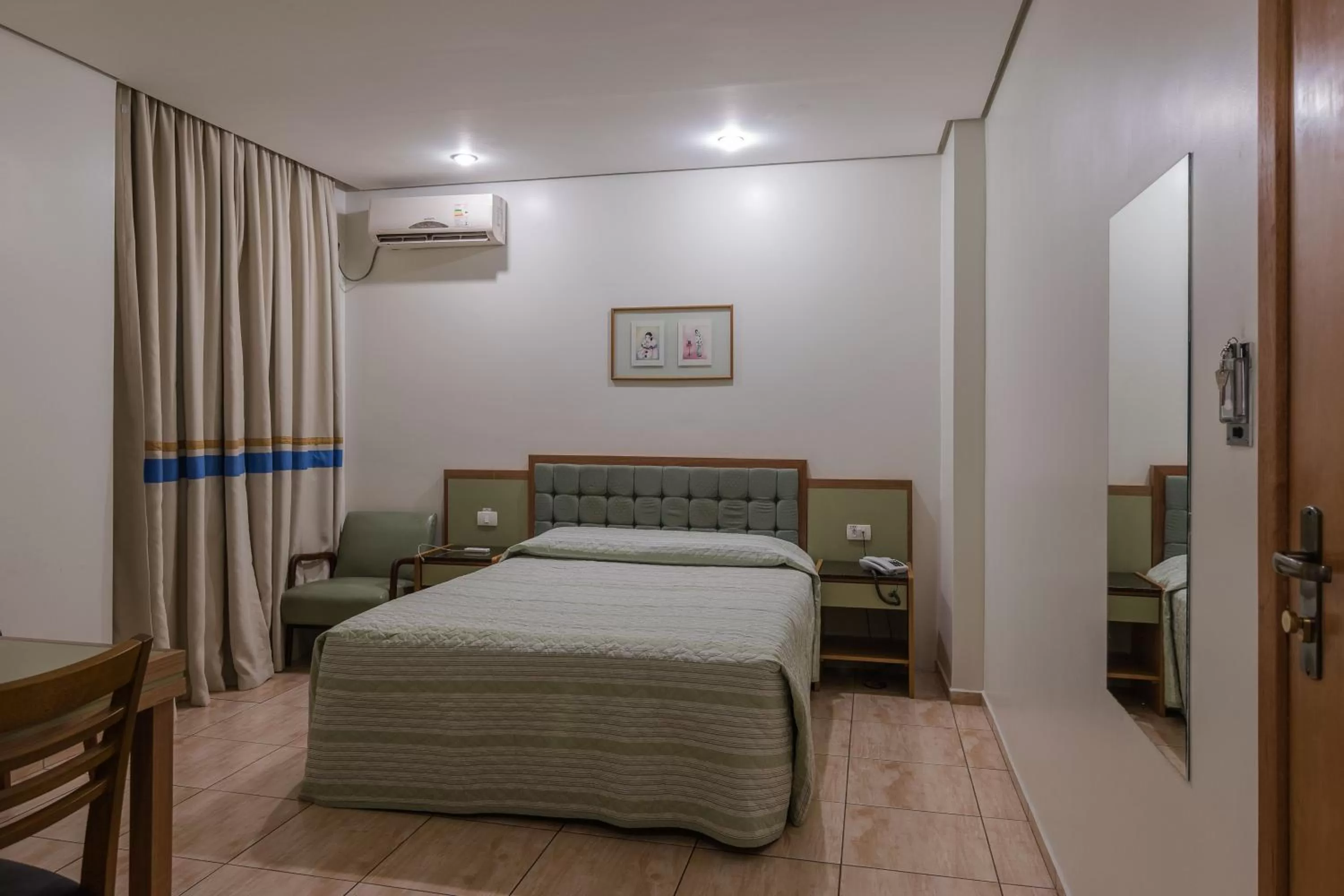 Bedroom, Bed in Cinelandia Hotel