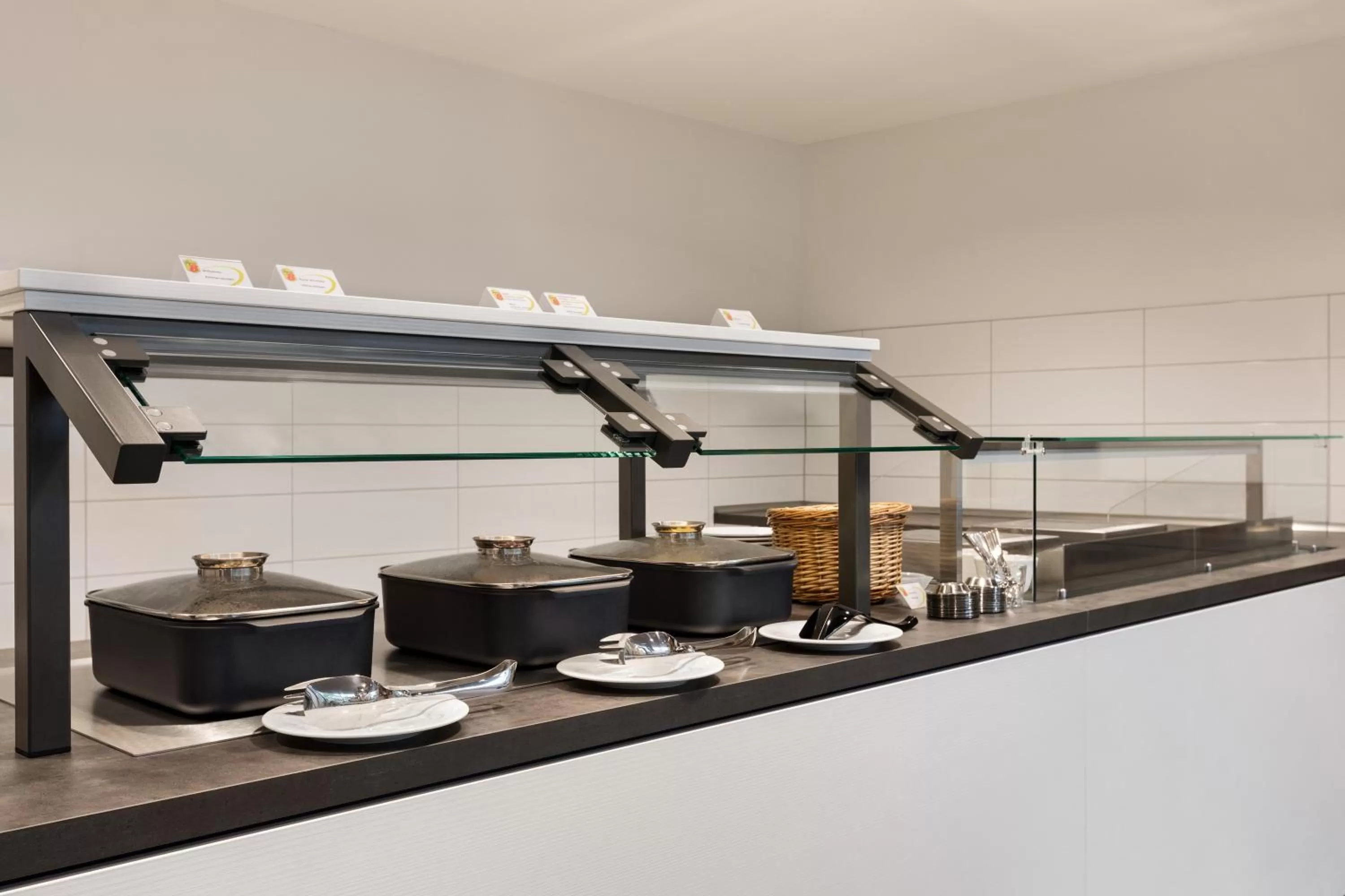 Restaurant/places to eat in Super 8 by Wyndham Dresden