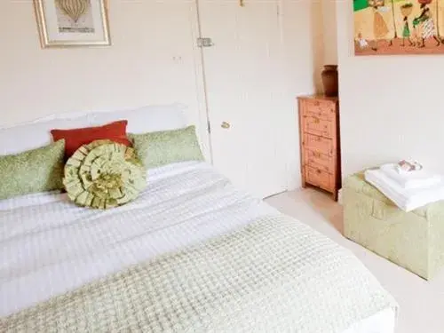 Standard Single Room with Shared Bathroom - single occupancy in Lodge Farm Bed & Breakfast Standard Single Room with Shared Bathroom - single occupancy in Lodge Farm Bed & Breakfast