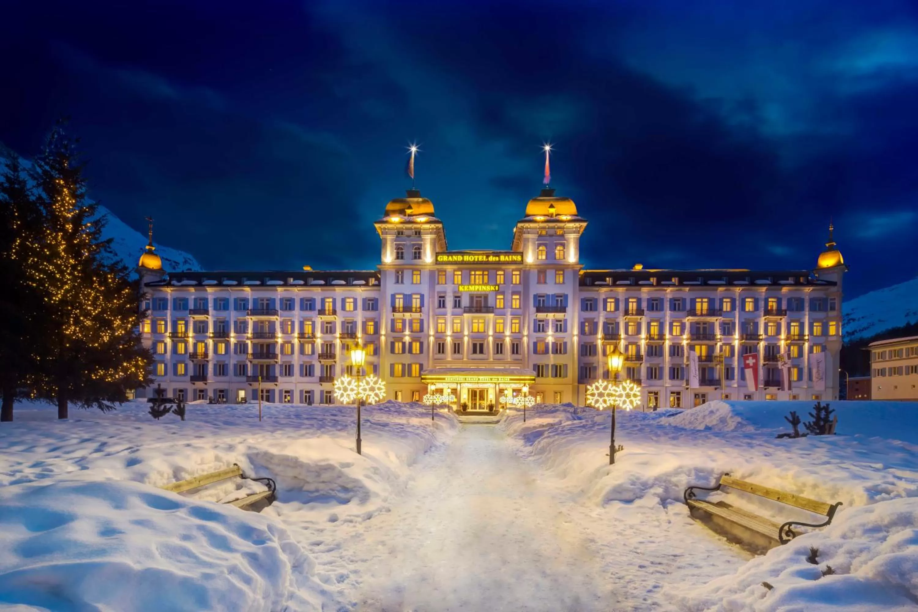 Facade/entrance in Grand Hotel des Bains Kempinski