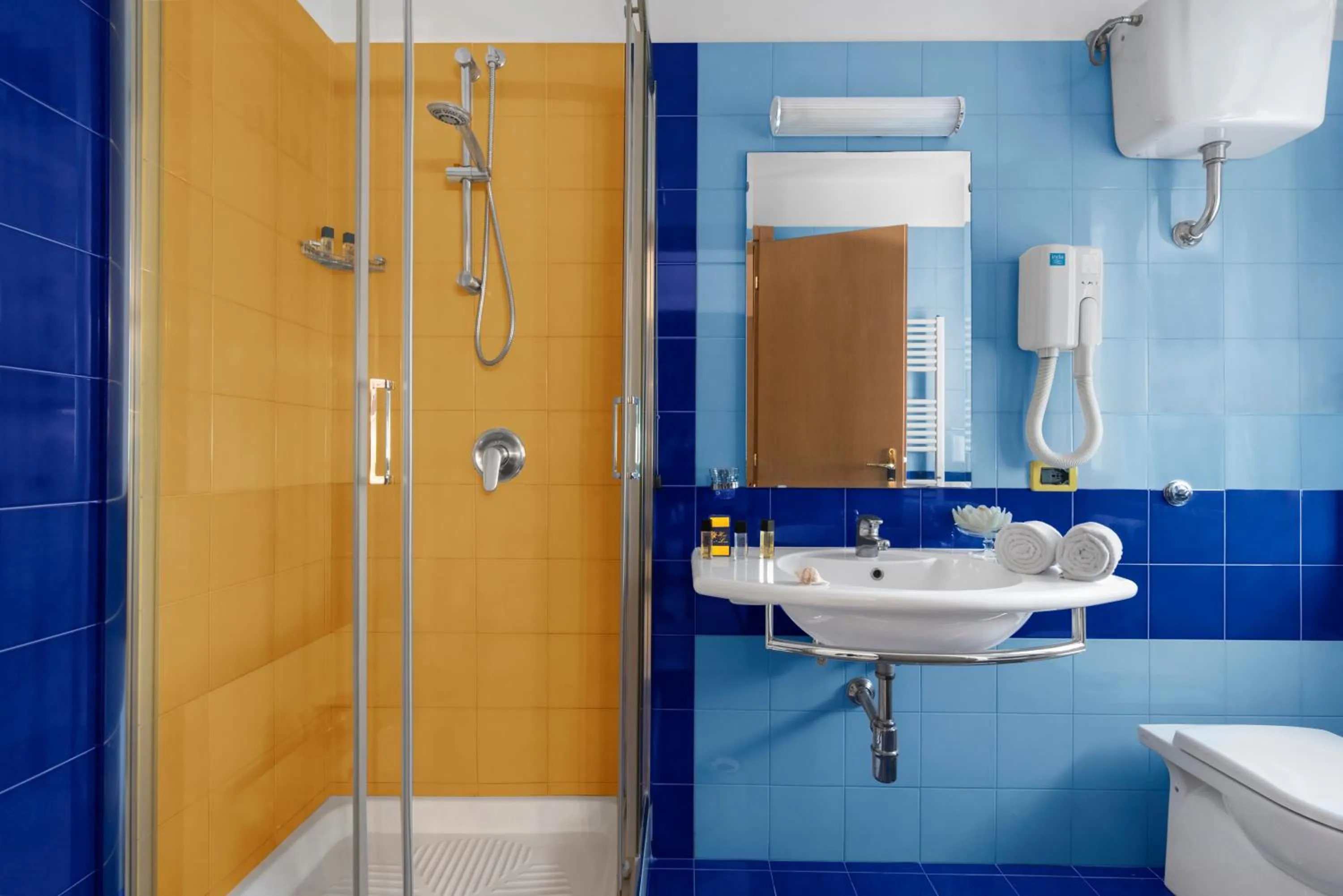 Shower in Hotel Leone