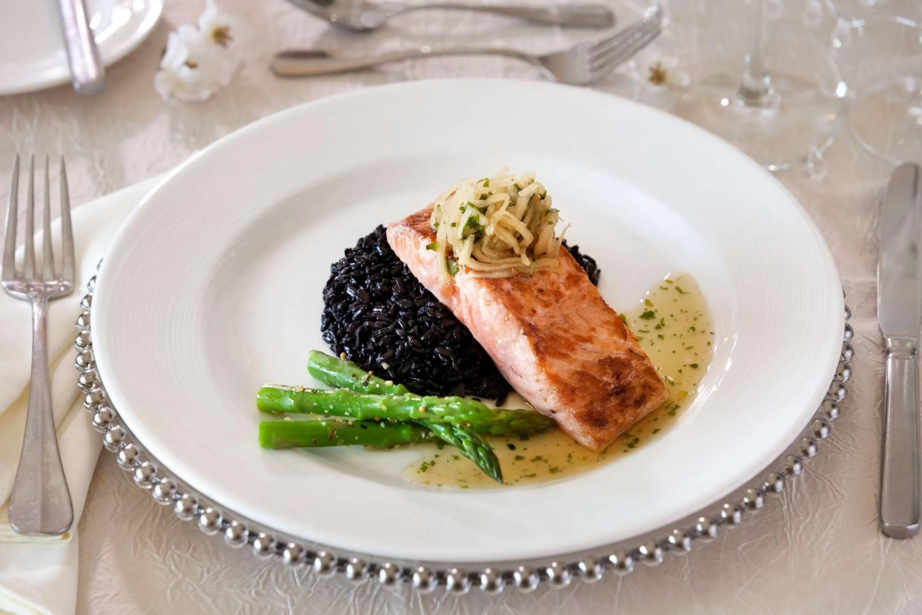 Restaurant/places to eat in Embassy Suites by Hilton Orlando Lake Buena Vista South