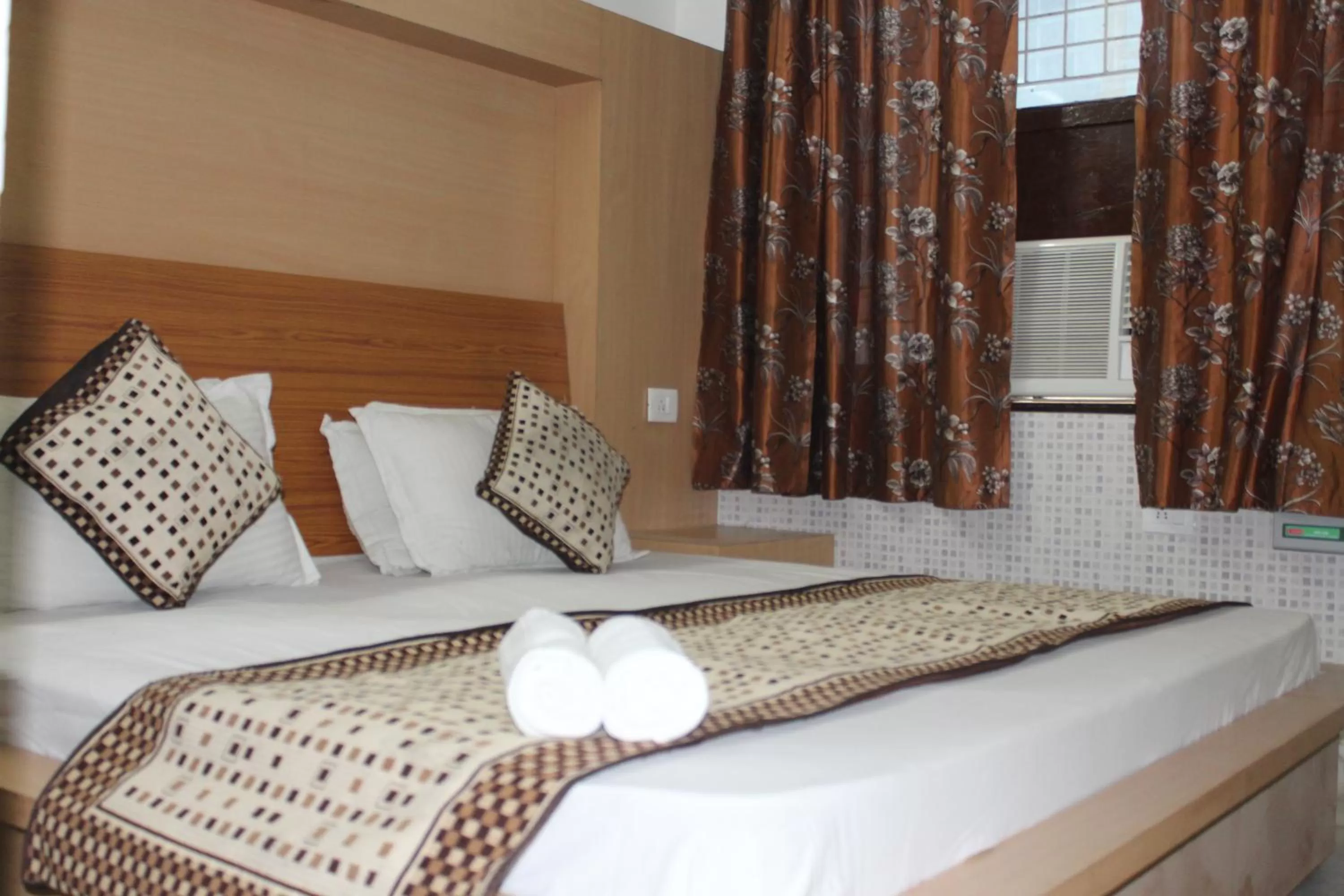 Bed in Trimrooms @ Katra Railway Station