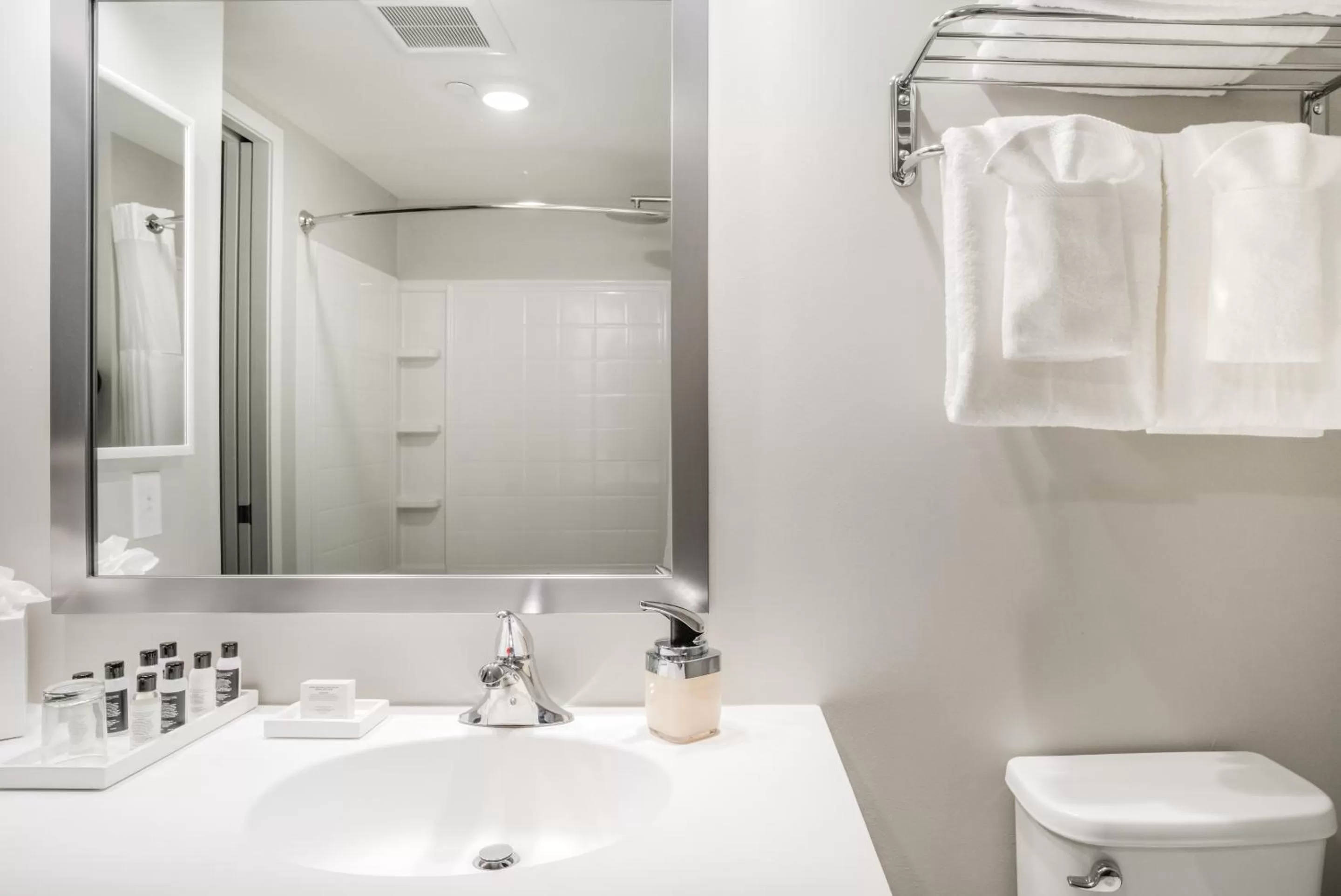 Bathroom in Mint House Minneapolis - Downtown West