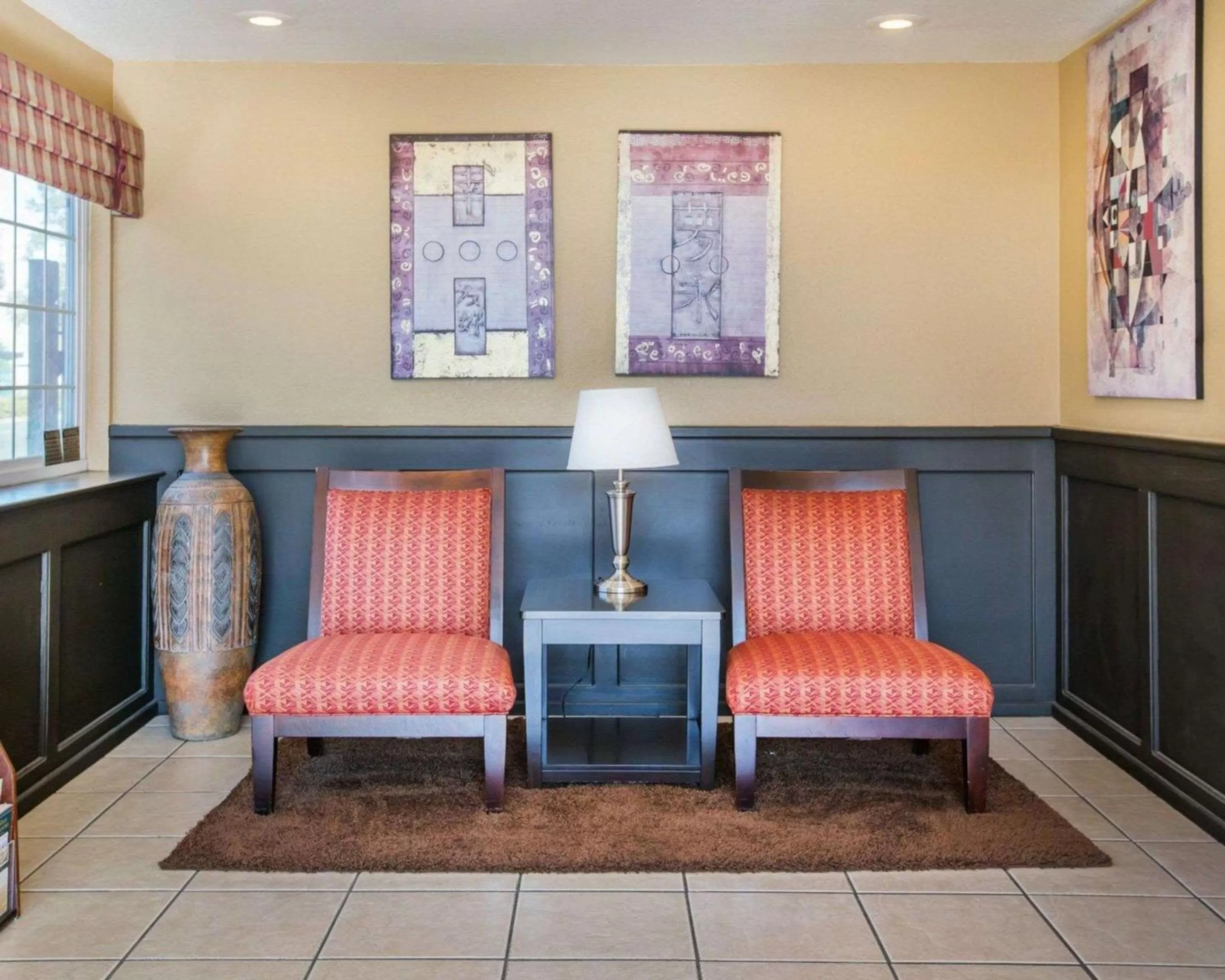 Lobby or reception in Econo Lodge Inn & Suites Lodi - Wine Country Area