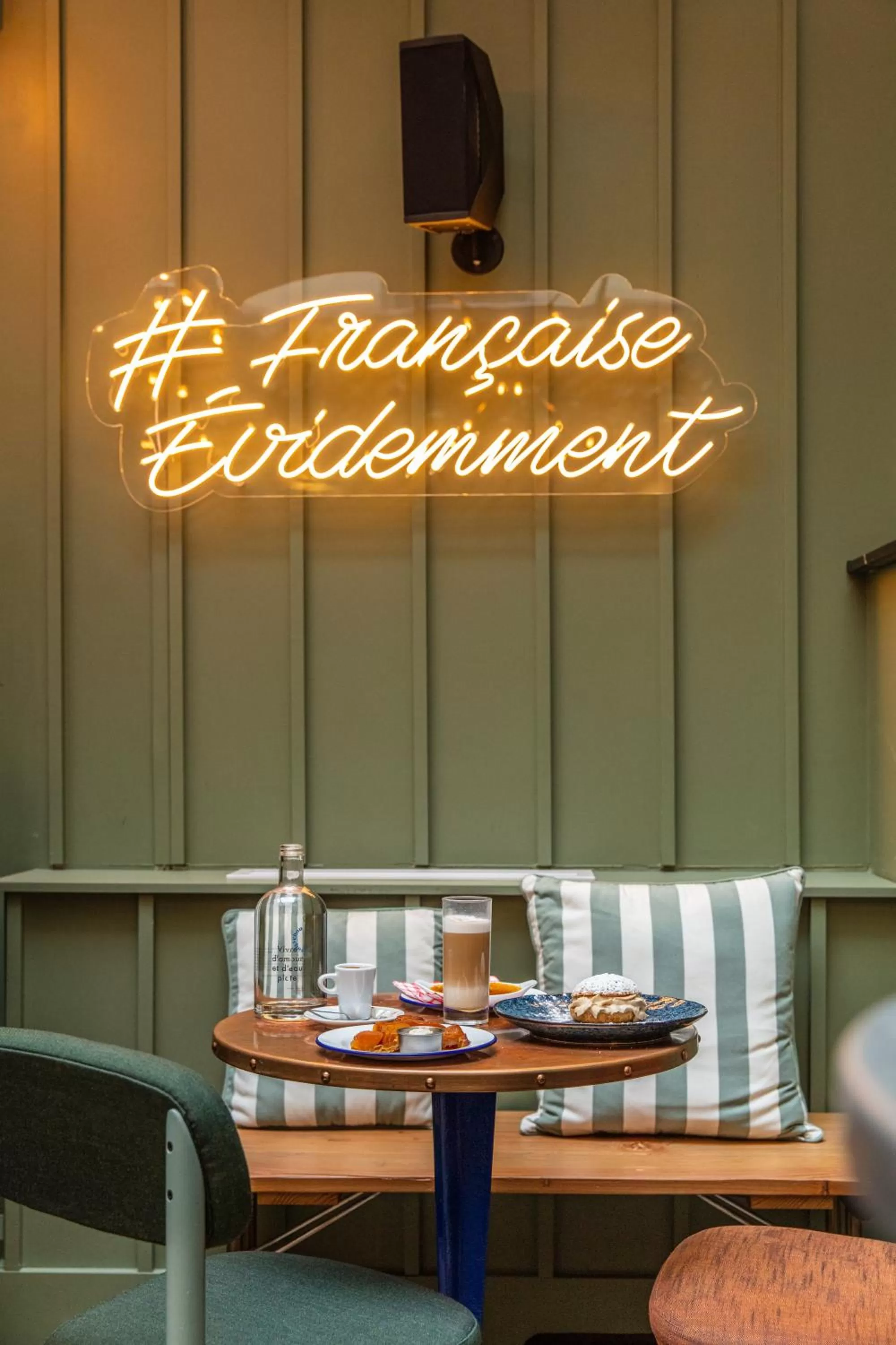 Restaurant/places to eat in Chouchou Hotel