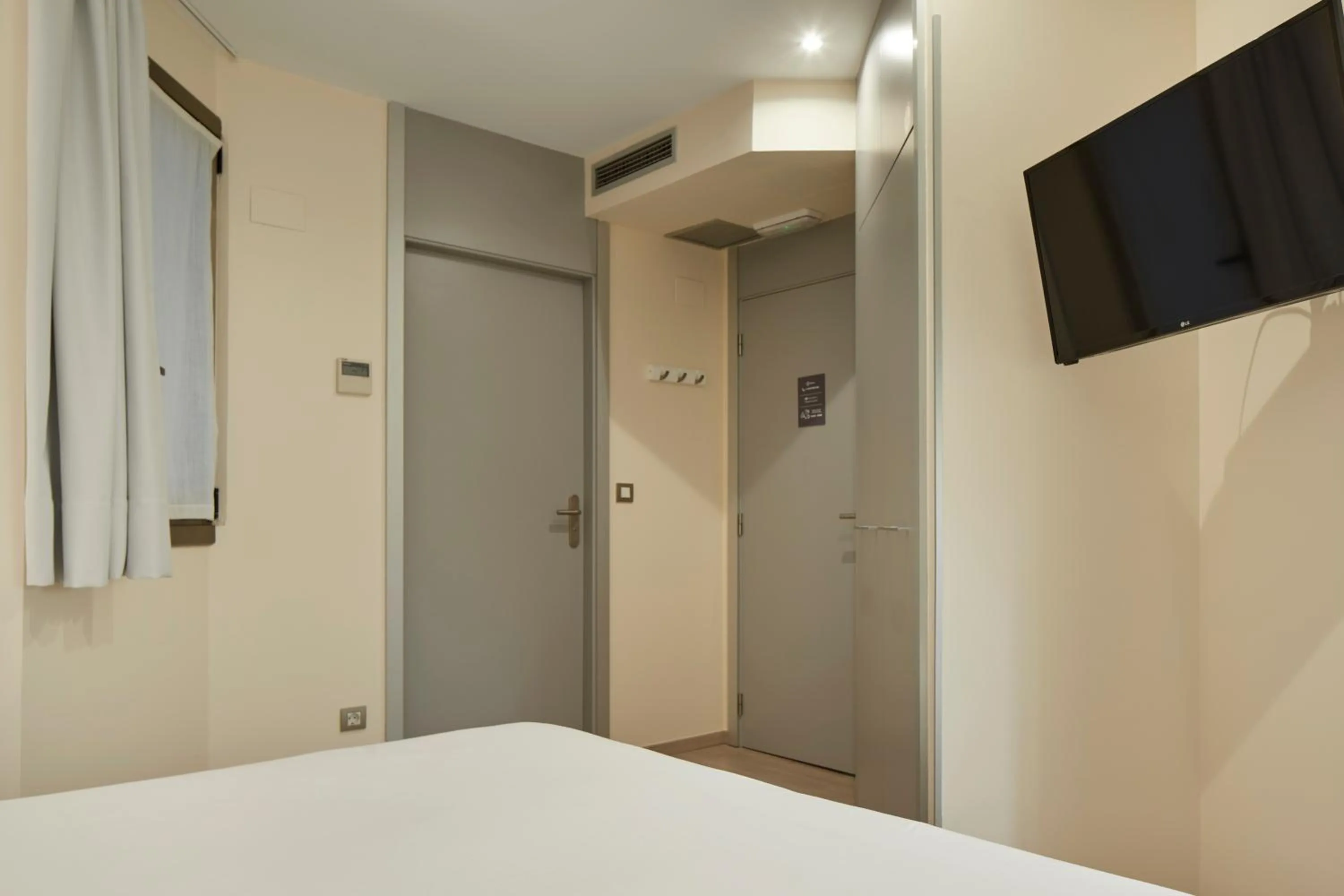 Photo of the whole room, Bed in Welcome Gros Hotel