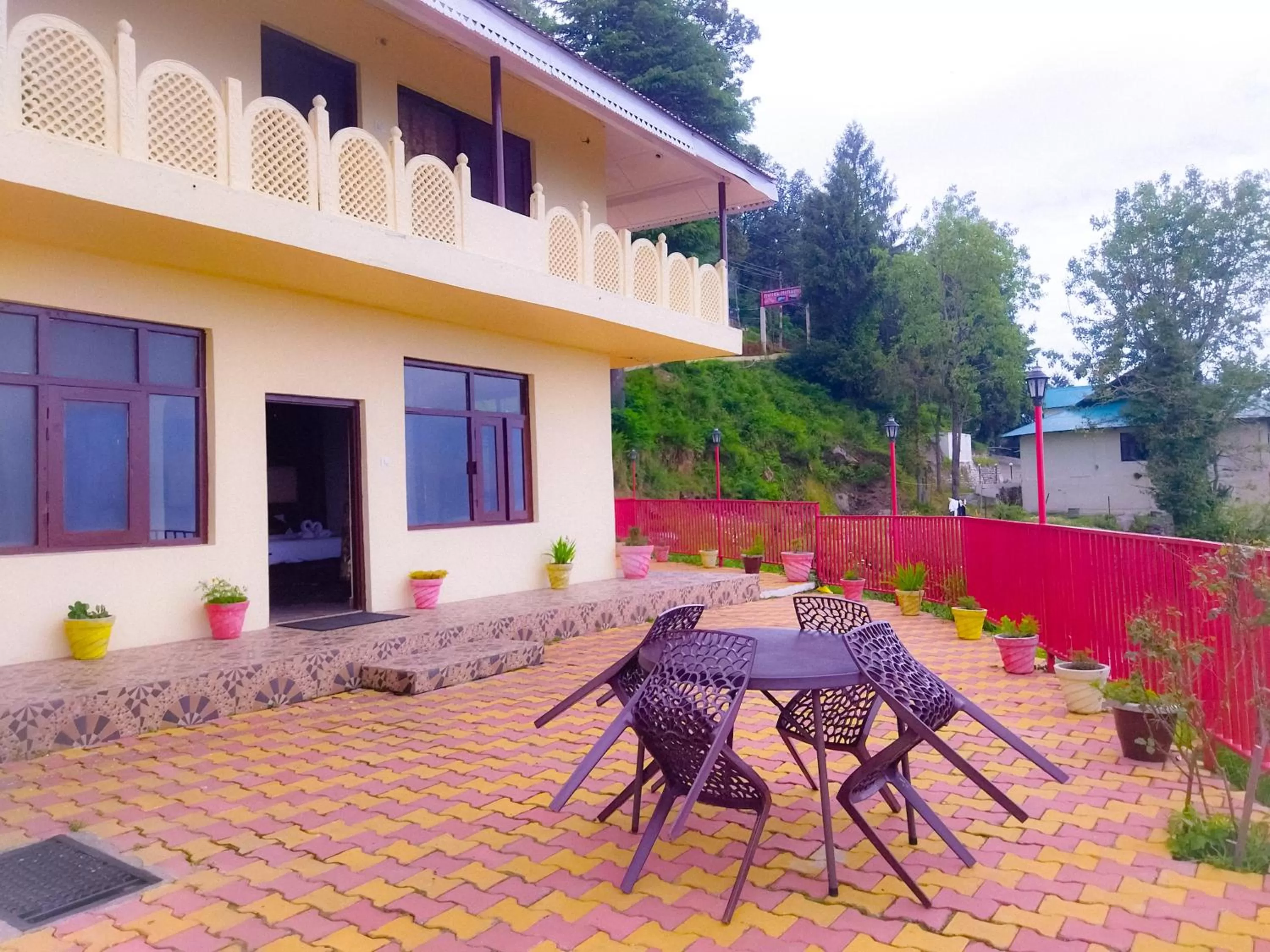 Property building in Hotel Himdhara, Near Mall Road Dalhousie