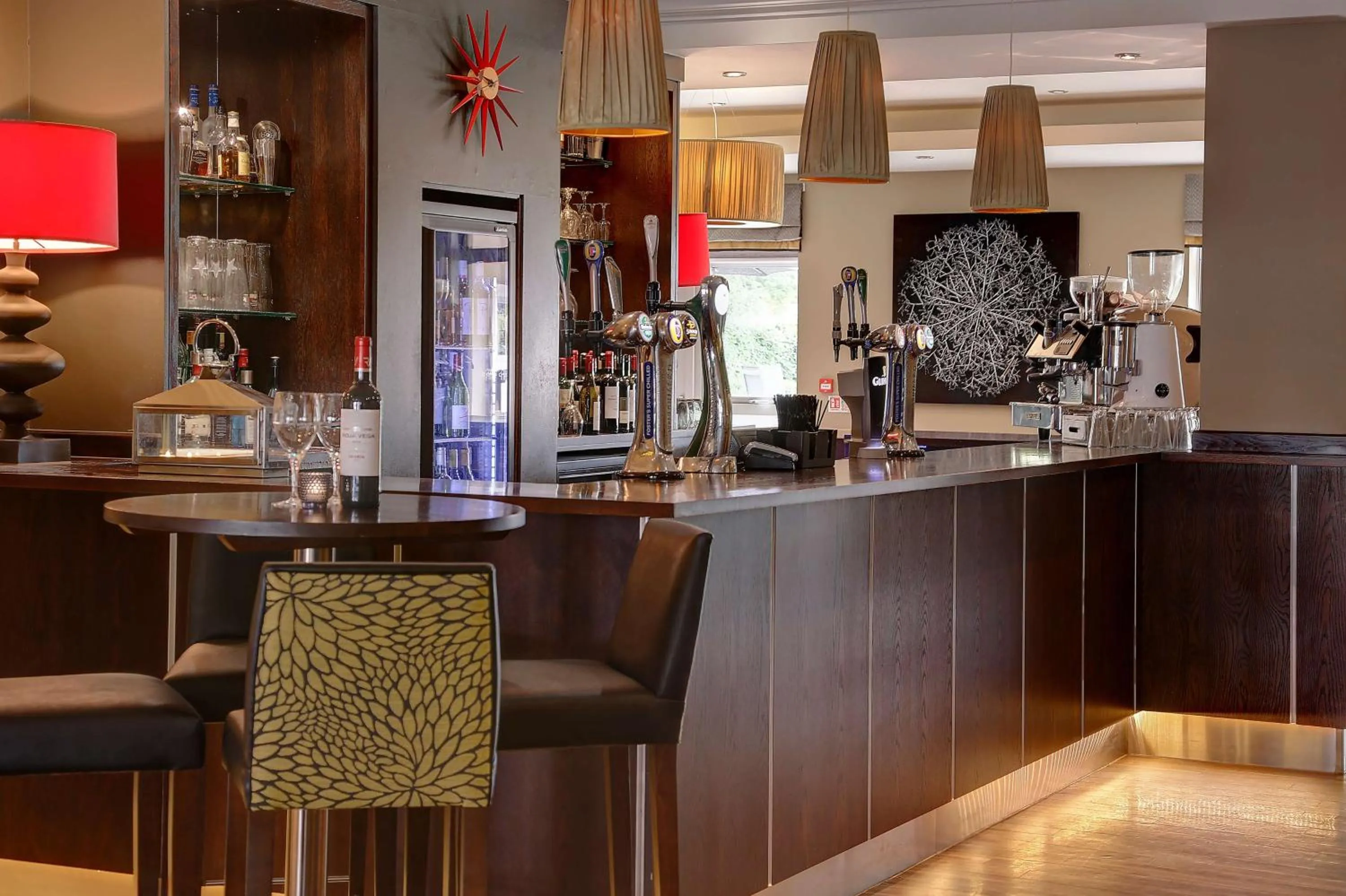 Lounge or bar in Best Western Plus Pinewood Manchester Airport-Wilmslow Hotel