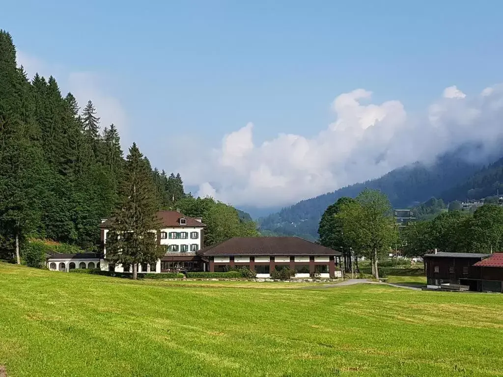 Property Building in Hotel Bad Serneus Property Building in Hotel Bad Serneus