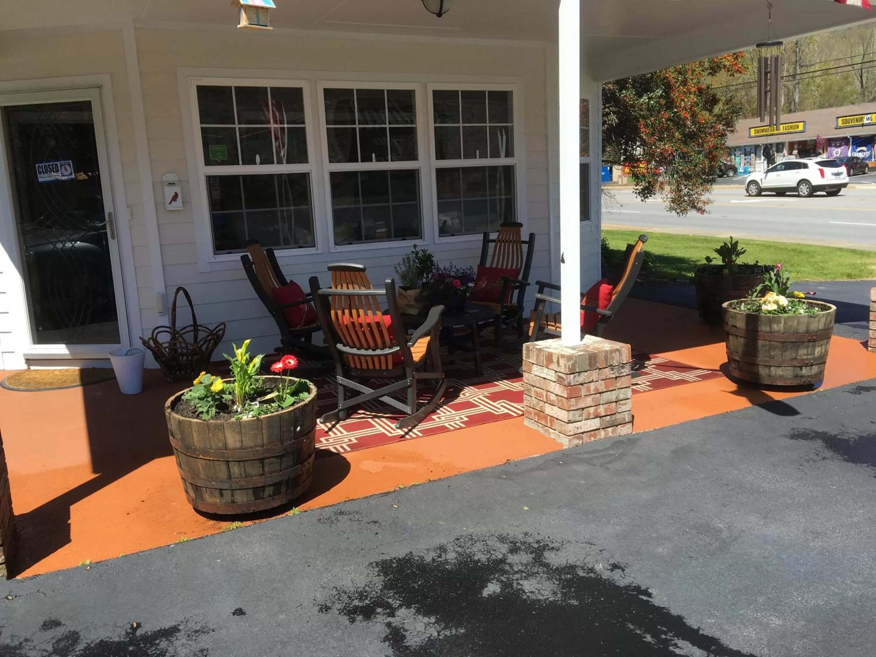 Patio in Cardinal Inn