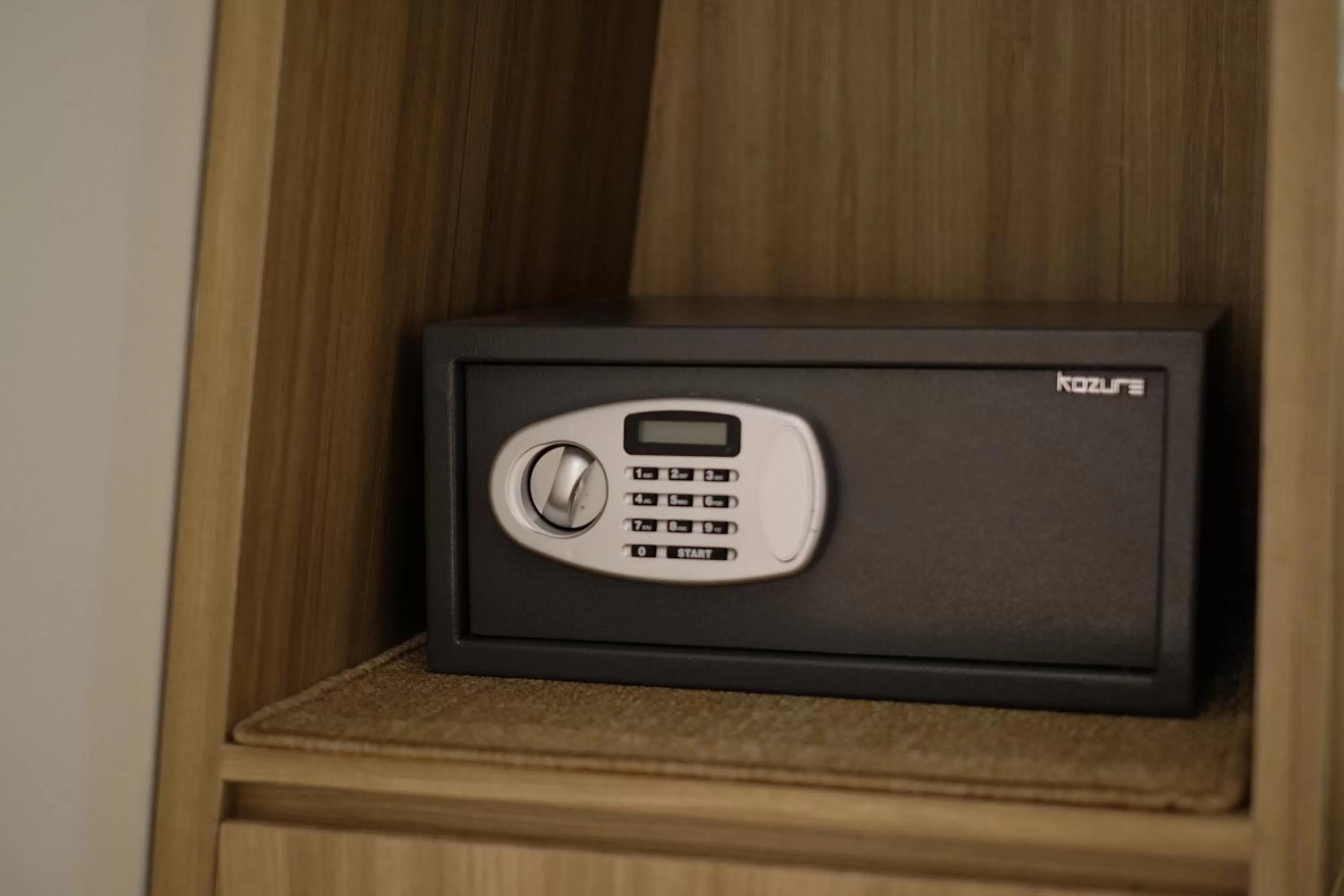 safe in La Boheme, Rooms and Coffee