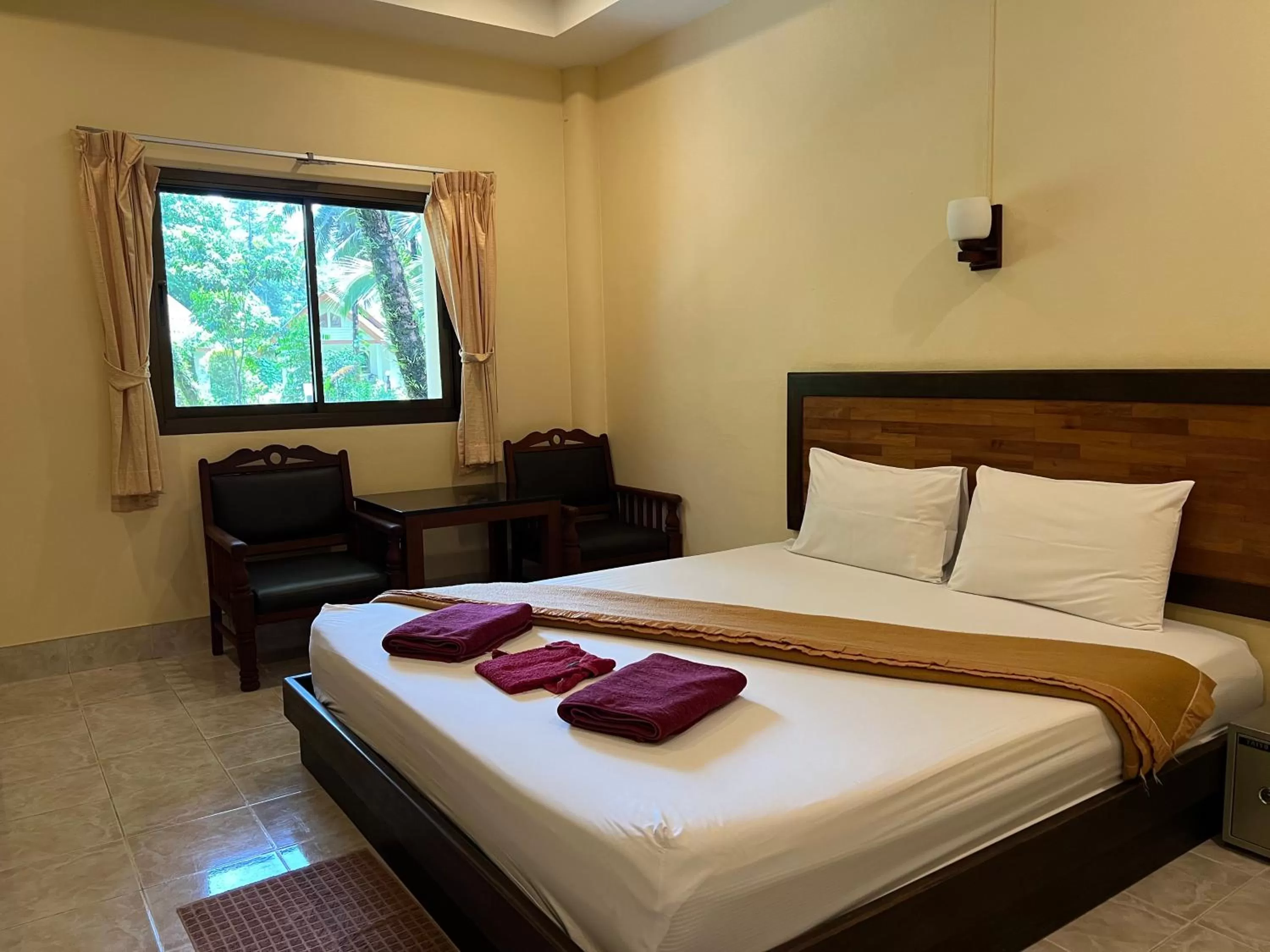 Bed in Ao Thong beach Bungalows