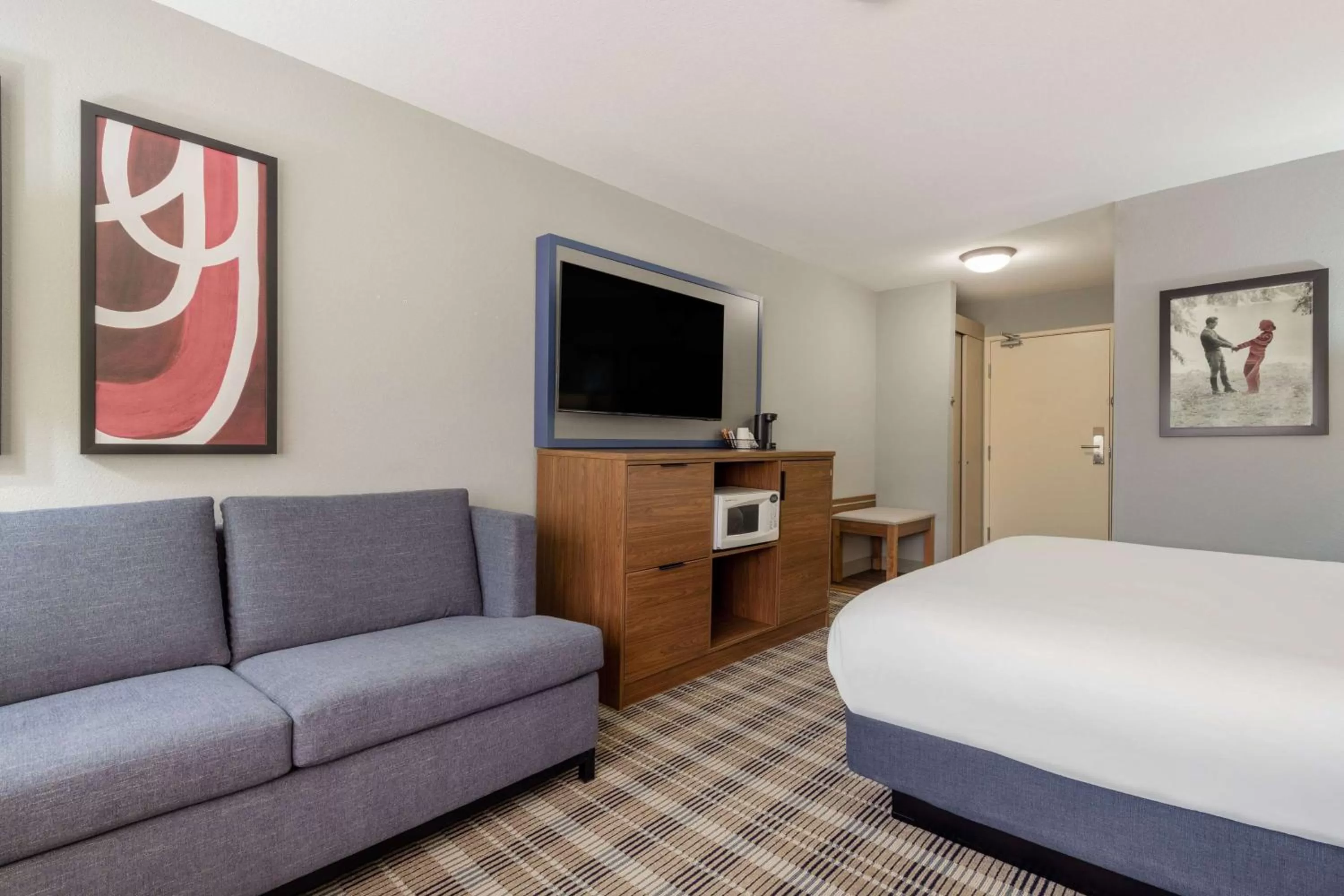 Photo of the whole room, Bed in AmericInn by Wyndham Duluth