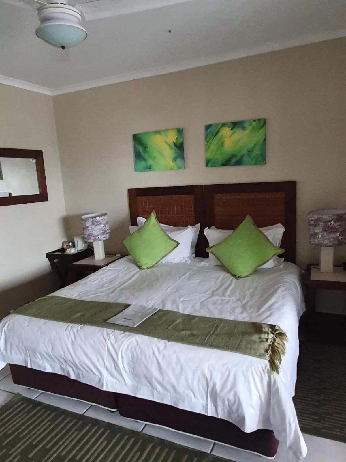 Bed in Ingwe Manor B&B