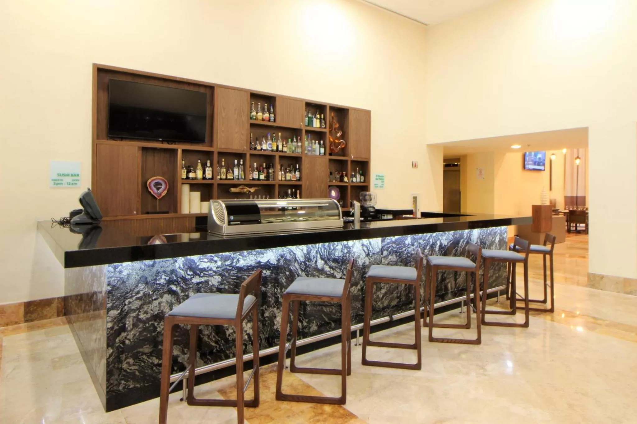 Lounge or bar in Holiday Inn Monterrey Valle by IHG