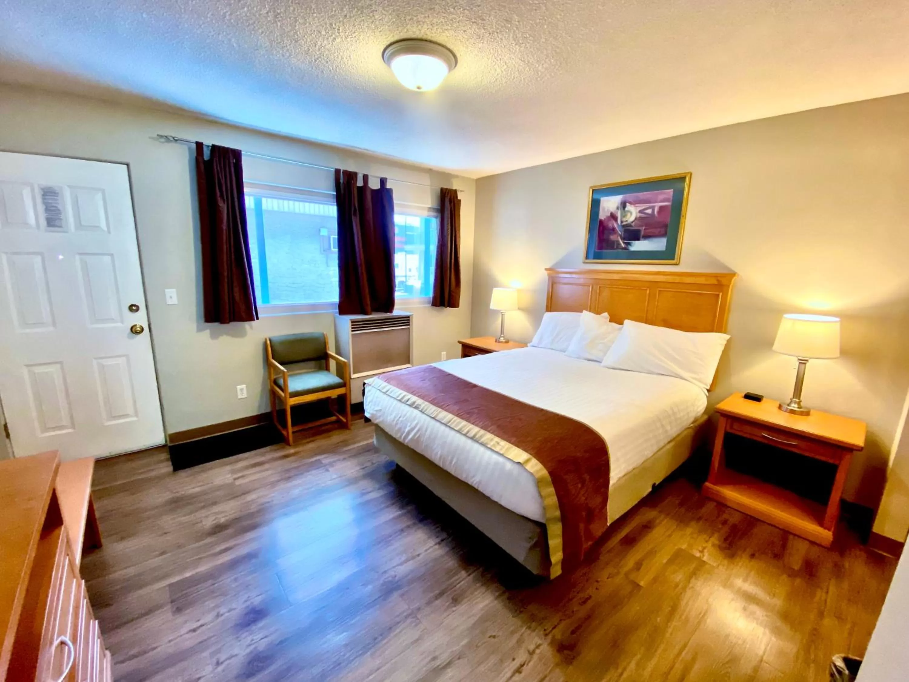 Photo of the whole room, Bed in Silver Star Motel