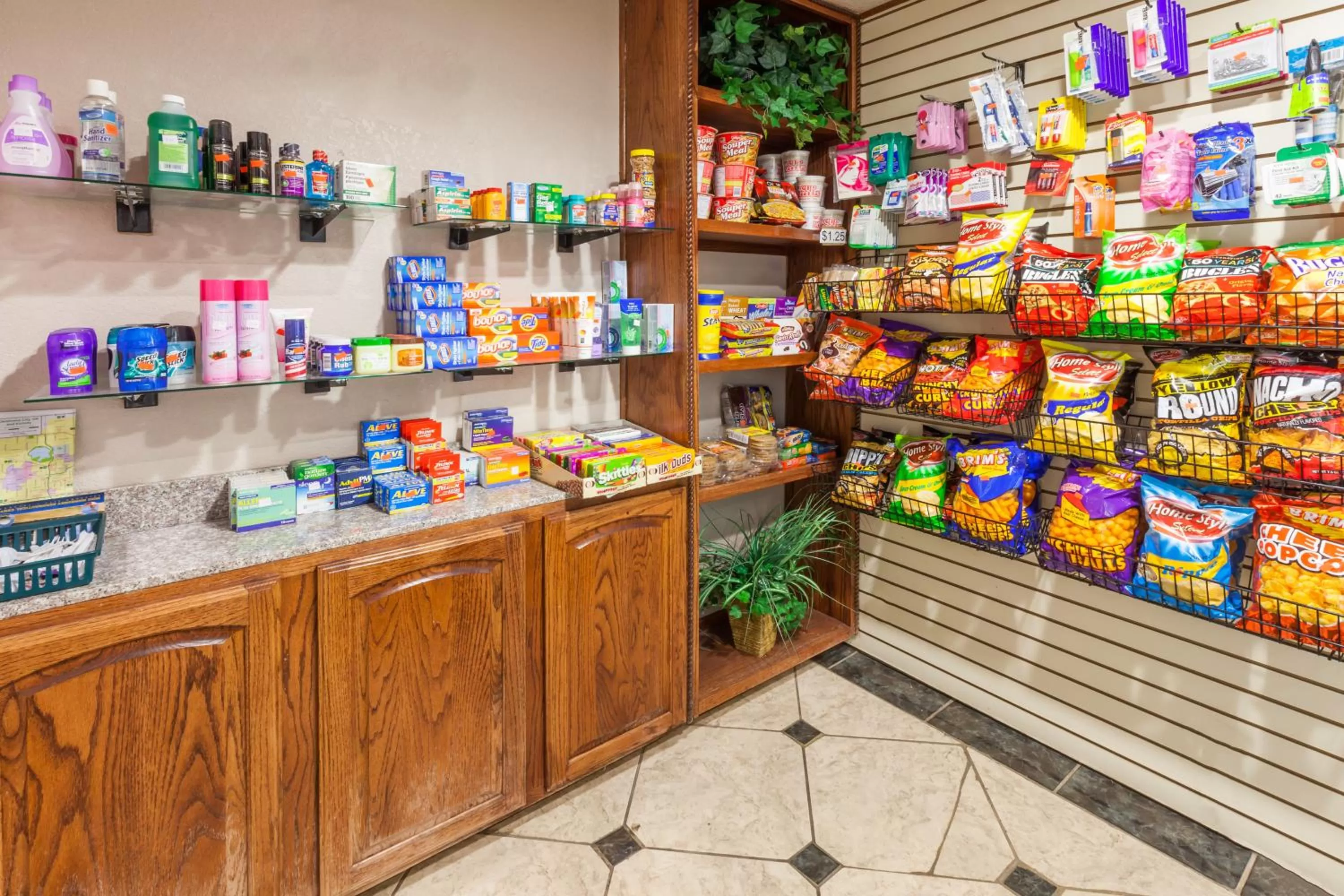 On-site shops in Ramada by Wyndham Oklahoma City Airport North