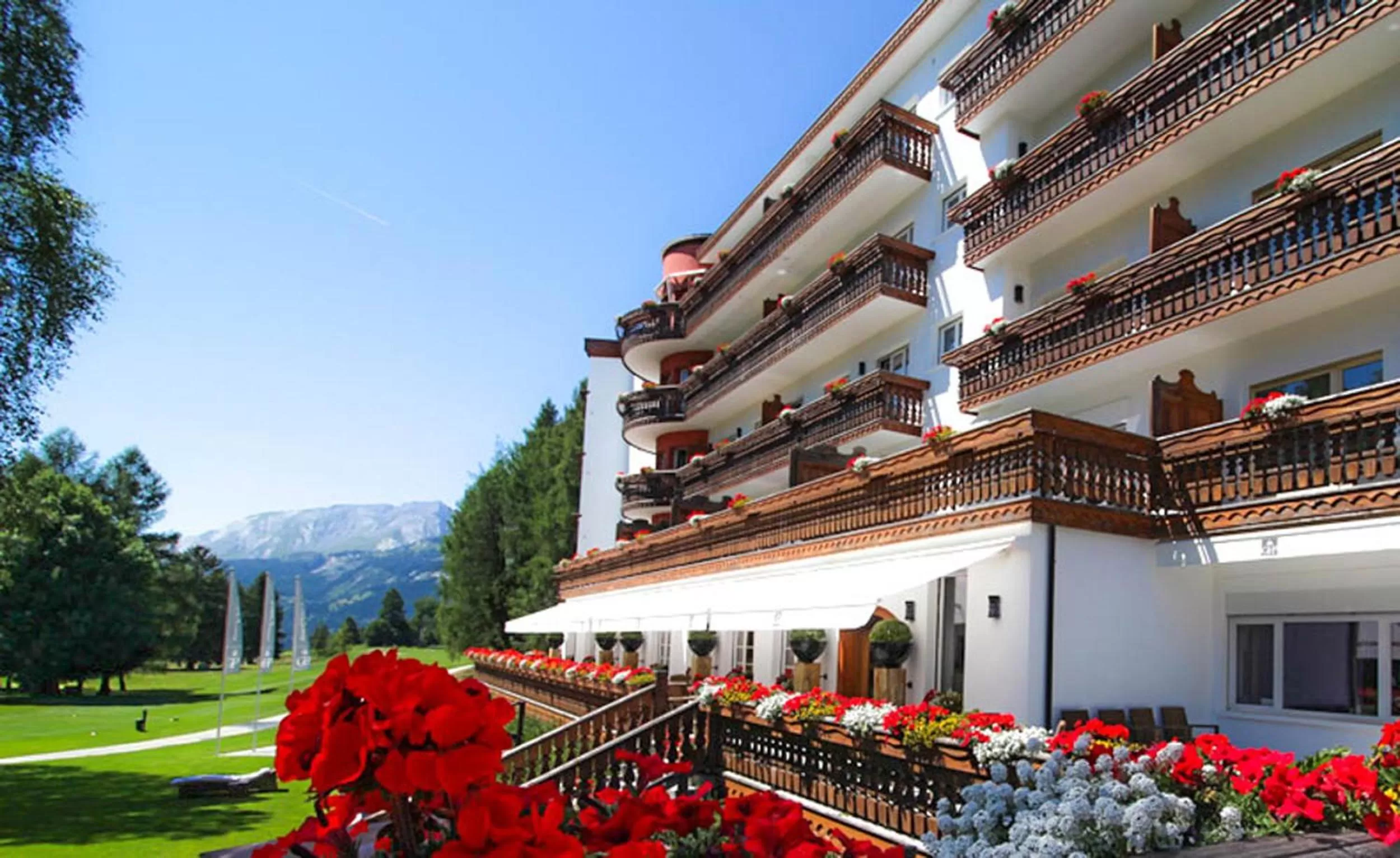 Facade/entrance in Grand Hôtel du Golf & Palace
