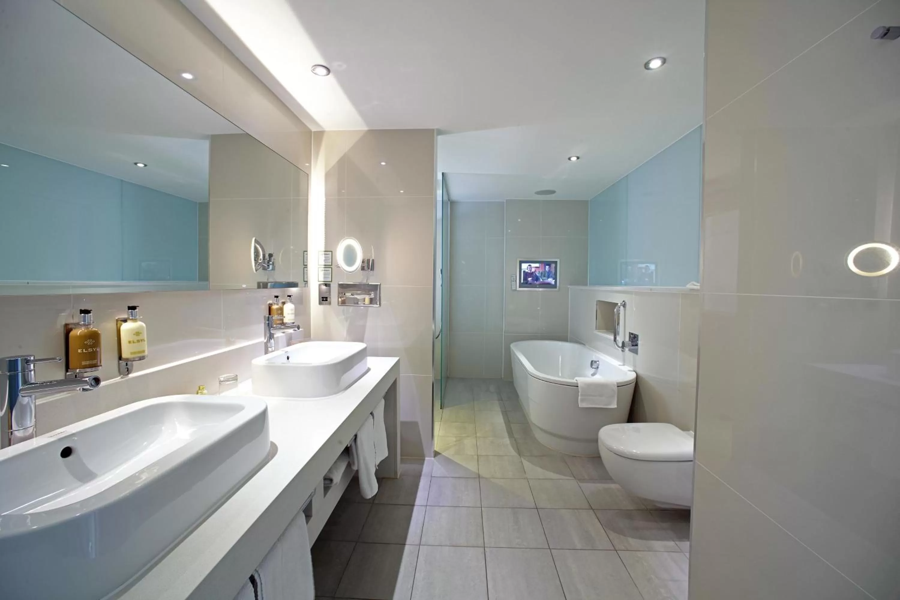 Bathroom in Holiday Inn Bristol City Centre by IHG
